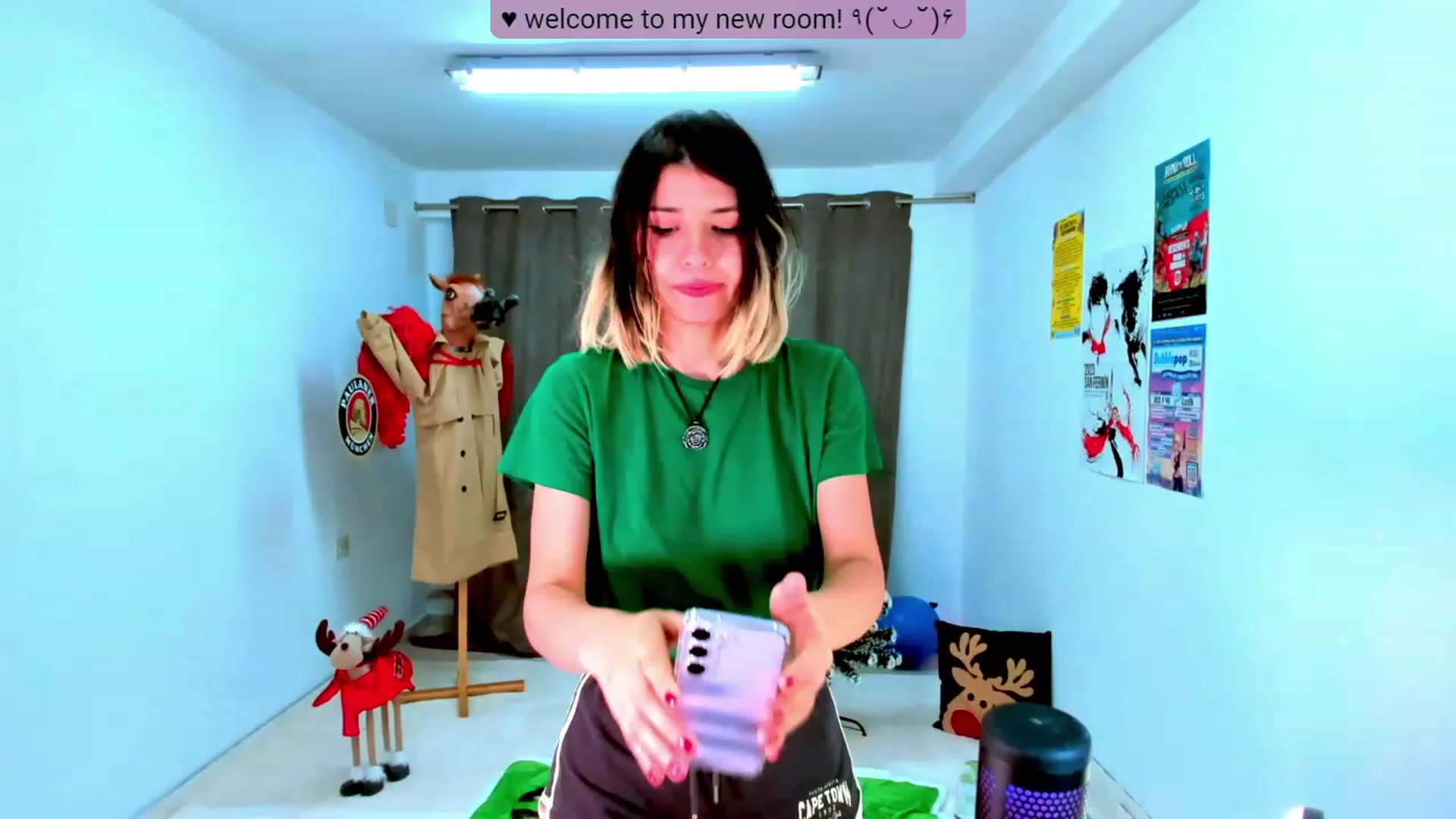 Gallery image thumbnail from Agostinha_Red's myfreecams stream on, 11/07/2023, 17:21 image 16 of 20