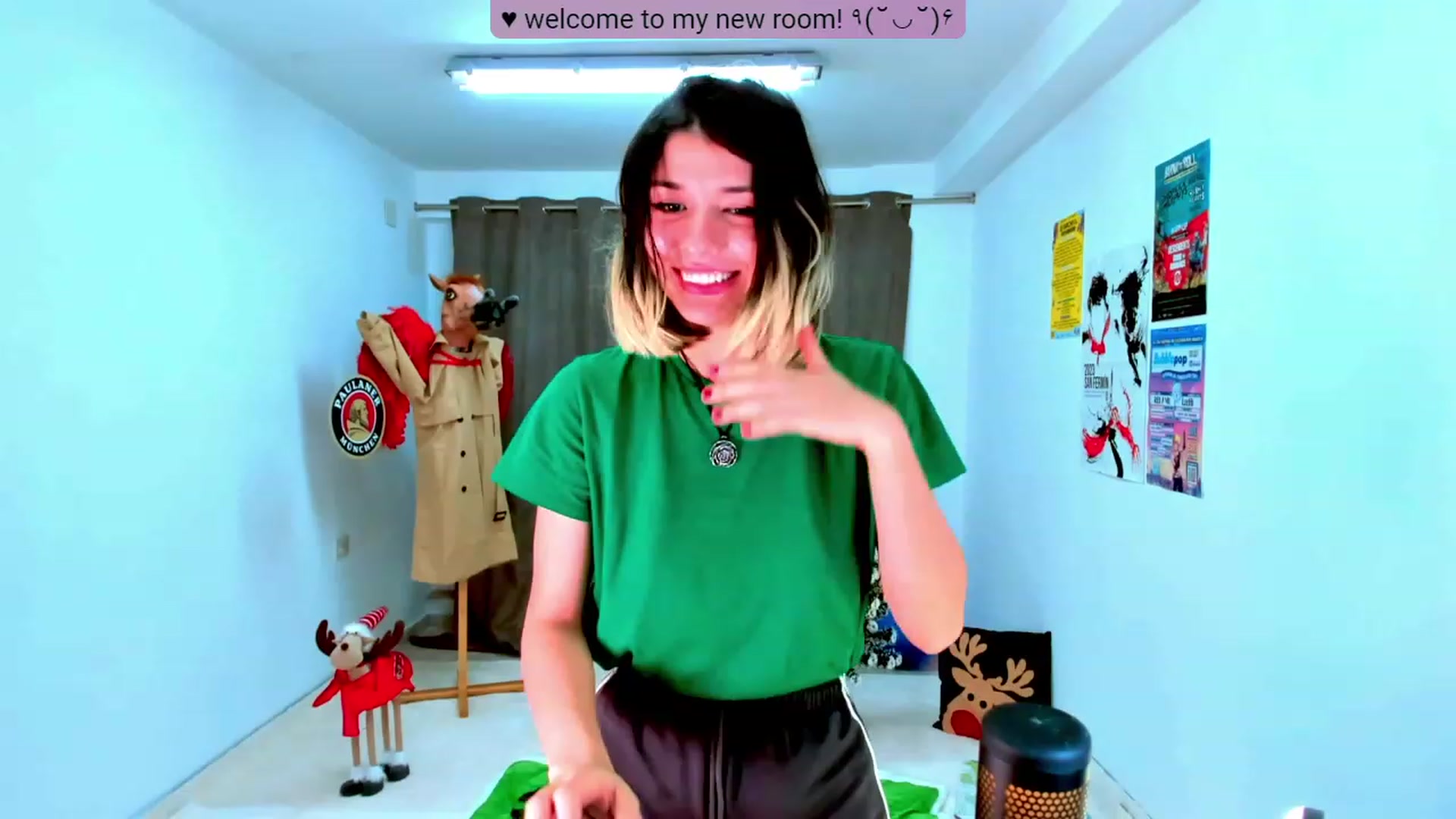 Gallery image thumbnail from Agostinha_Red's myfreecams stream on, 11/07/2023, 17:21 image 17 of 20