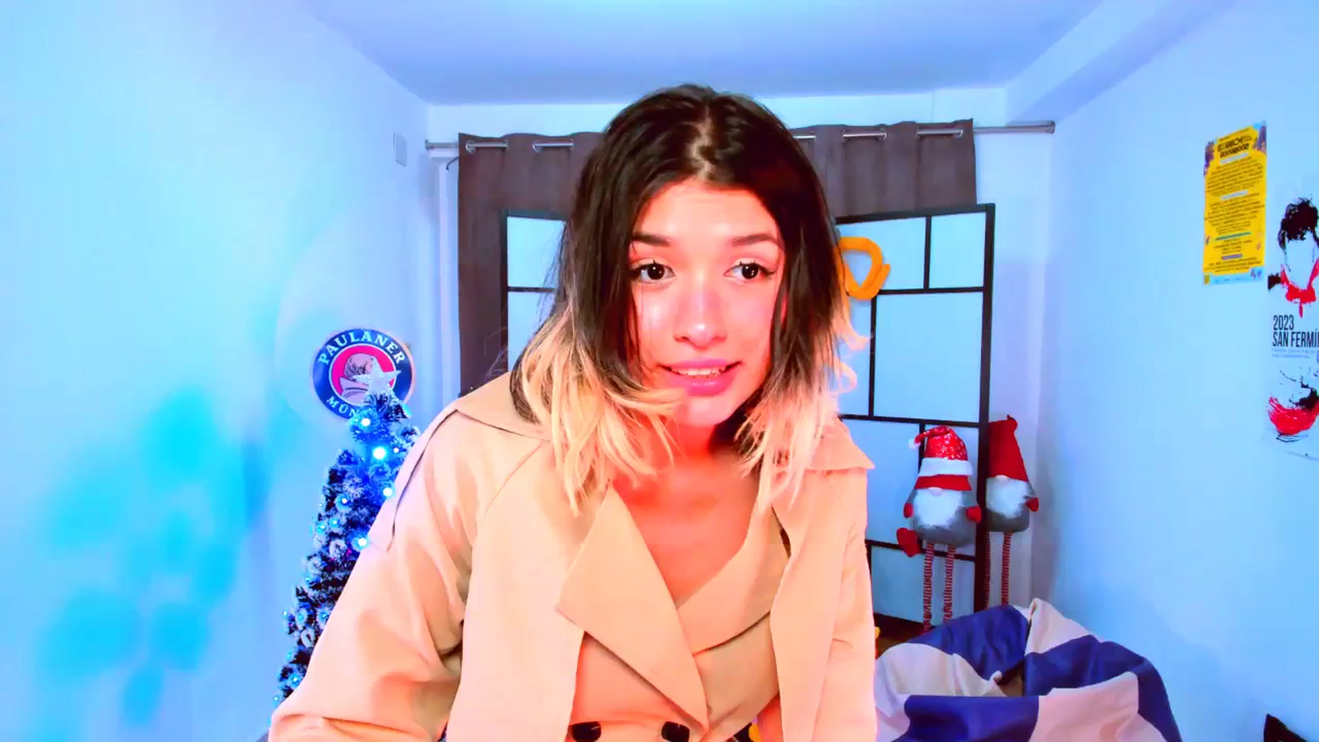 Gallery image thumbnail from Agostinha_Red's myfreecams stream on, 11/25/2023, 17:37 image 1 of 20