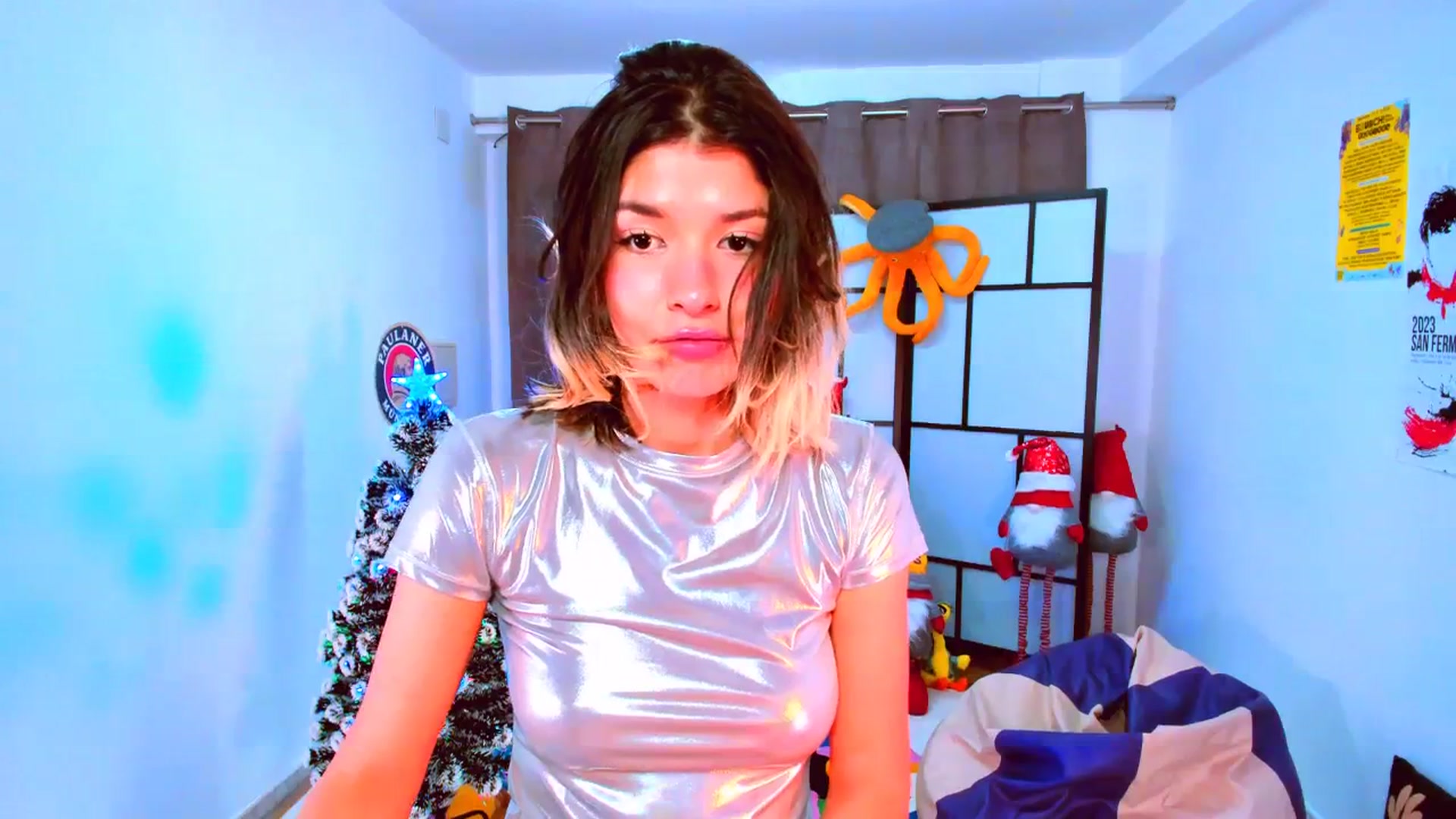 Gallery image thumbnail from Agostinha_Red's myfreecams stream on, 11/25/2023, 17:37 image 15 of 20