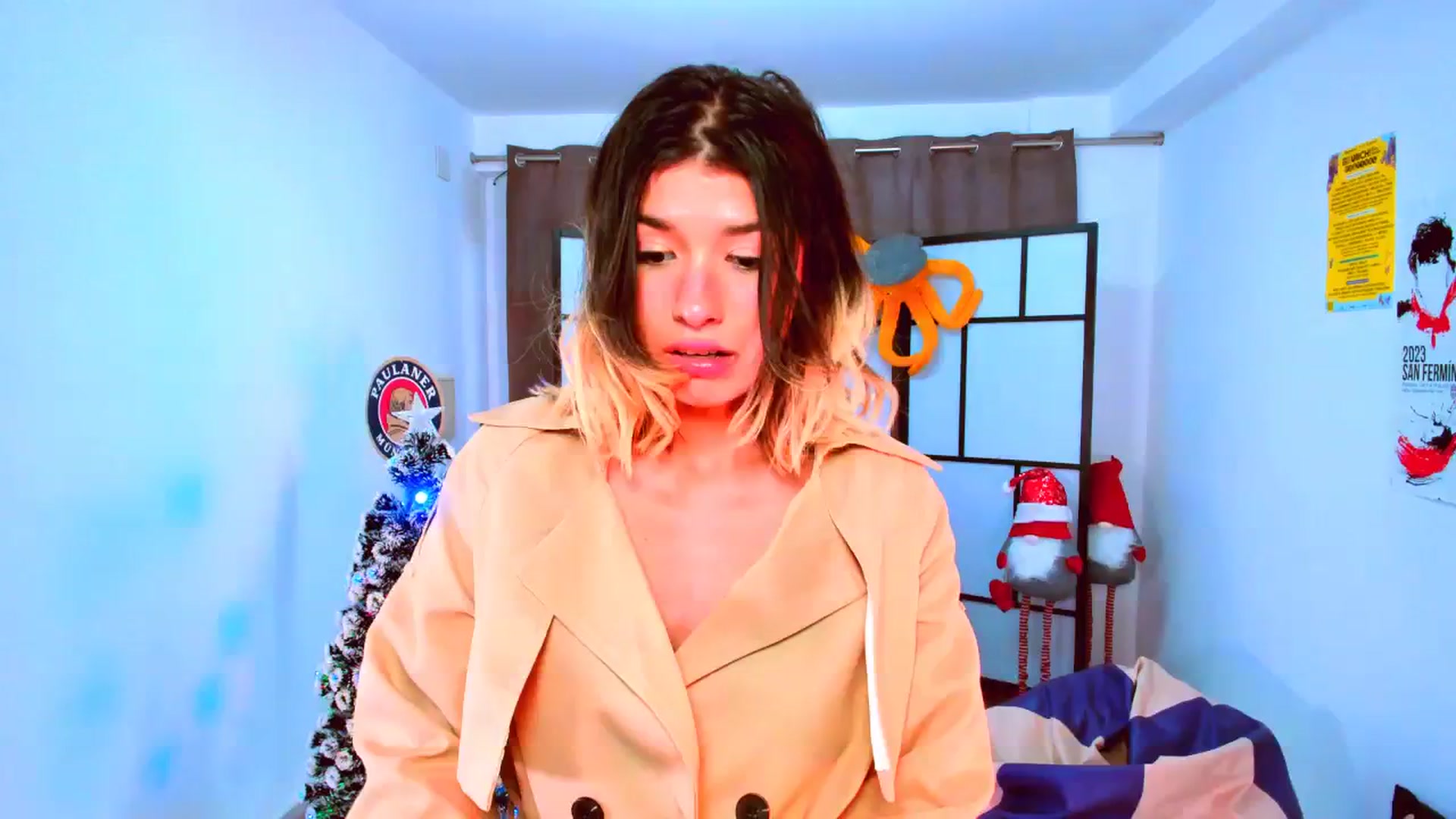 Gallery image thumbnail from Agostinha_Red's myfreecams stream on, 11/25/2023, 17:37 image 5 of 20