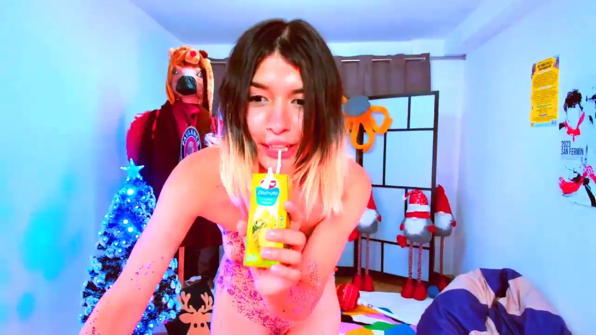 Gallery image thumbnail from Agostinha_Red's myfreecams stream on, 11/26/2023, 19:28 image 14 of 20