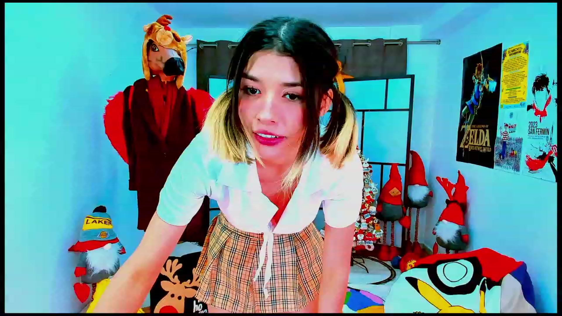 Gallery image thumbnail from Agostinha_Red's myfreecams stream on, 12/17/2023, 10:18 image 8 of 20