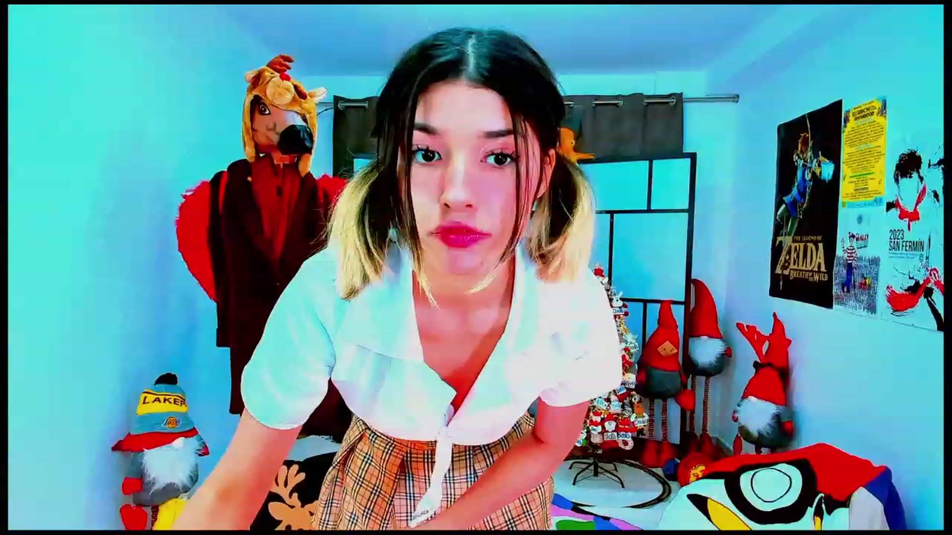 Gallery image thumbnail from Agostinha_Red's myfreecams stream on, 12/17/2023, 10:18 image 7 of 20