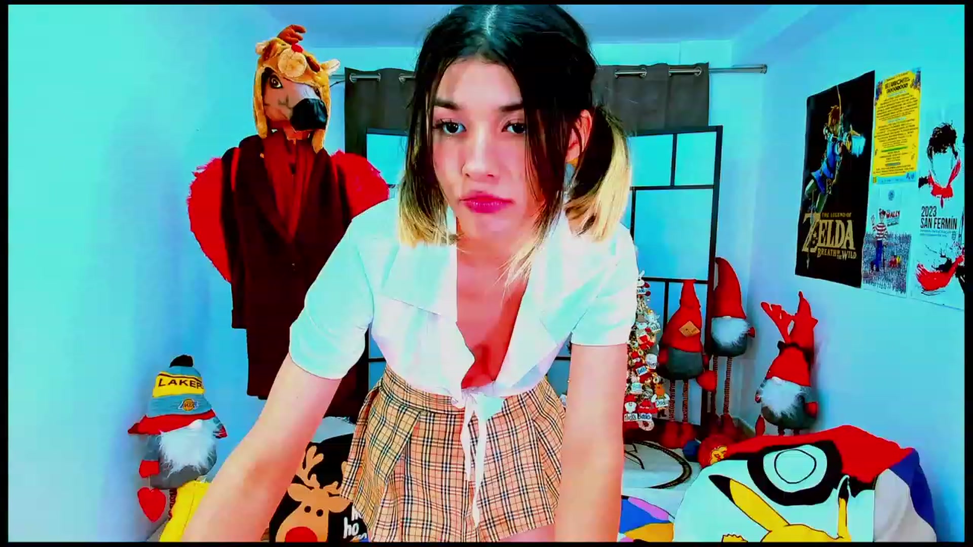 Gallery image thumbnail from Agostinha_Red's myfreecams stream on, 12/17/2023, 10:18 image 17 of 20