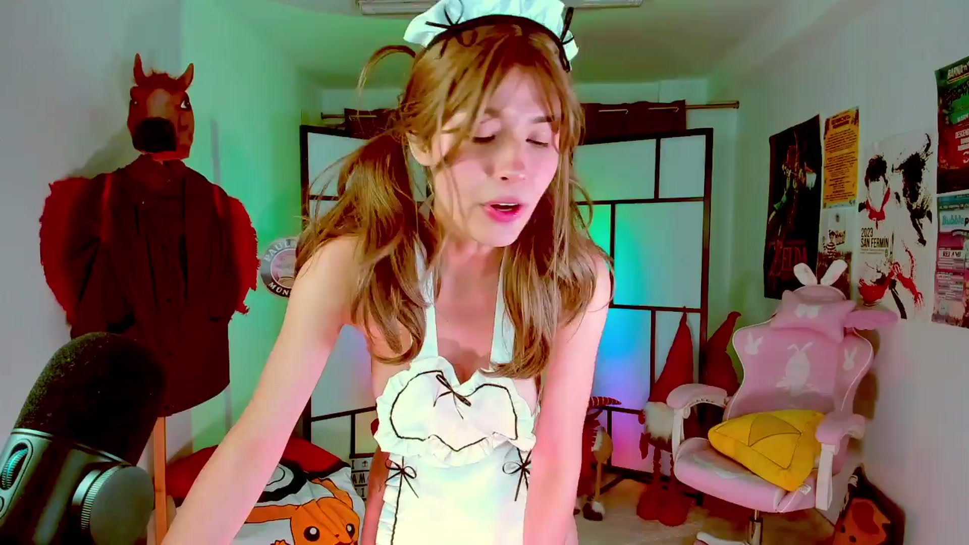 Gallery image thumbnail from Agostinha_Red's myfreecams stream on, 03/25/2024, 23:24 image 7 of 20