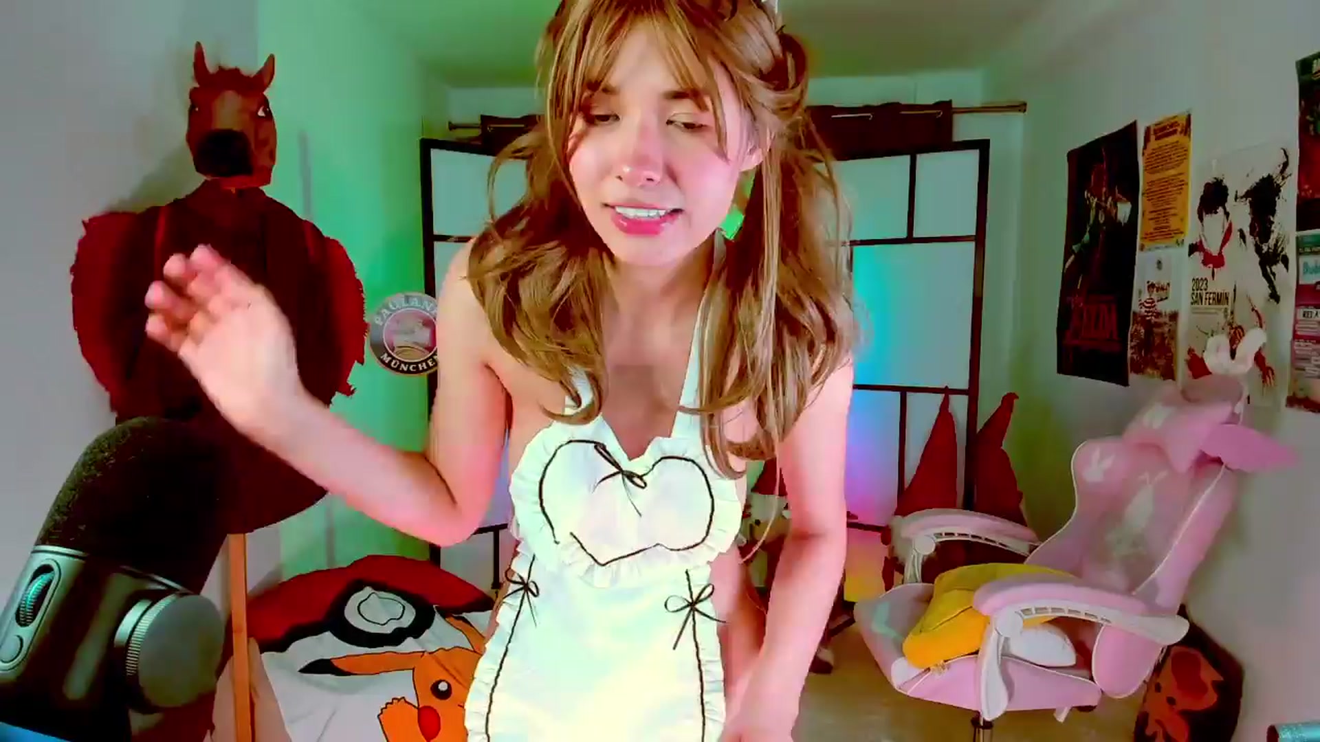 Gallery image thumbnail from Agostinha_Red's myfreecams stream on, 03/25/2024, 23:24 image 15 of 20