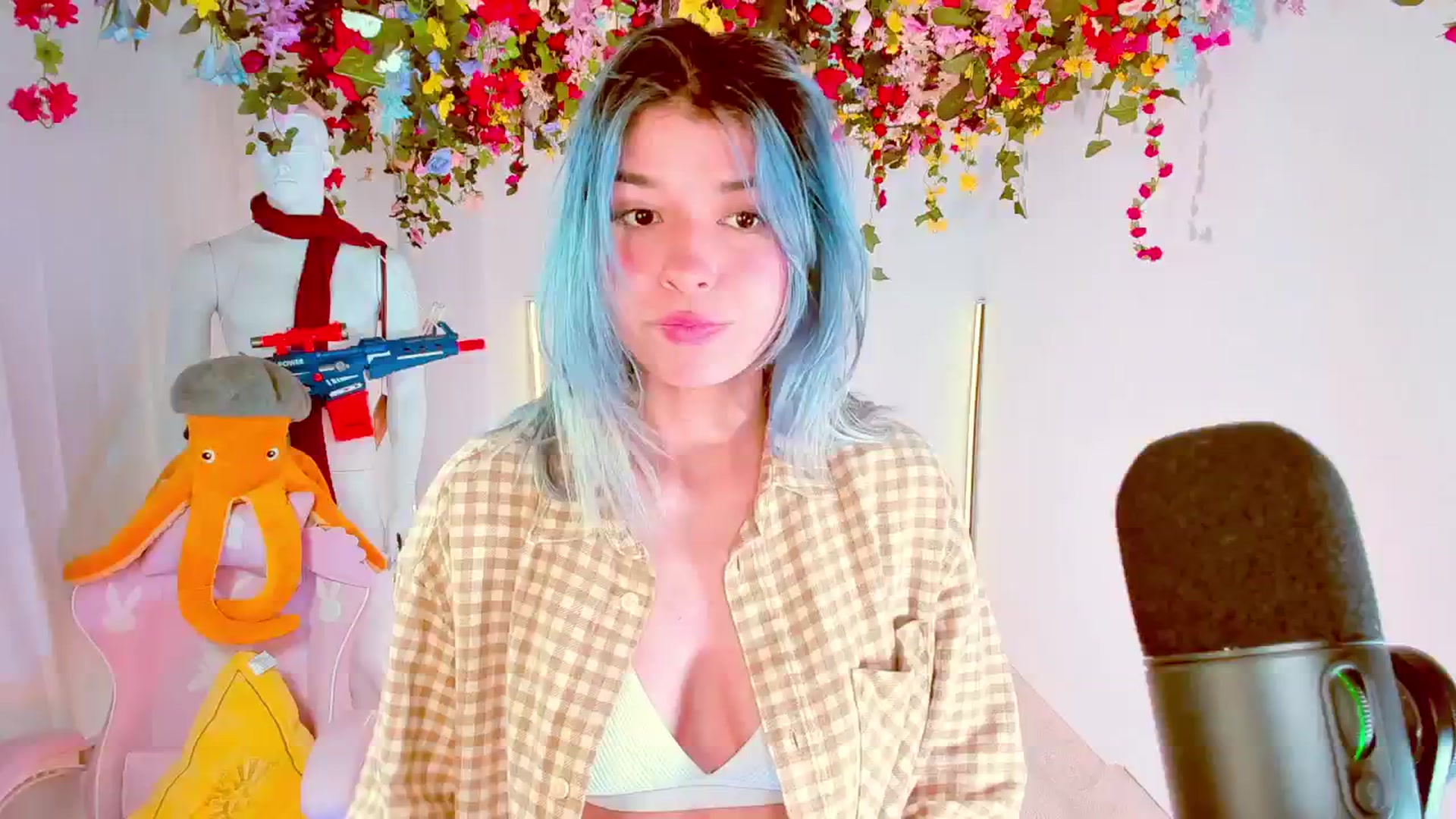 Gallery image thumbnail from Agostinha_Red's myfreecams stream on, 06/16/2024, 23:14 image 1 of 20
