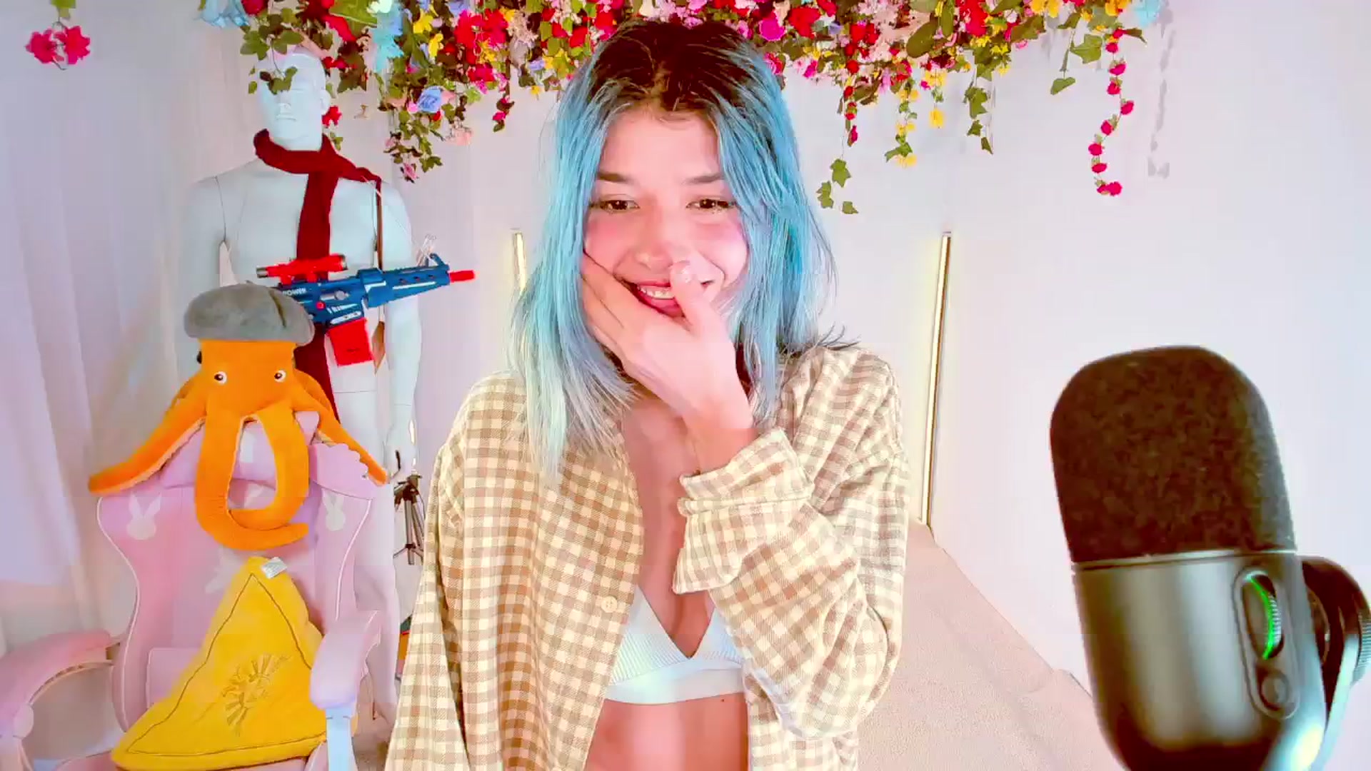 Gallery image thumbnail from Agostinha_Red's myfreecams stream on, 06/16/2024, 23:14 image 16 of 20
