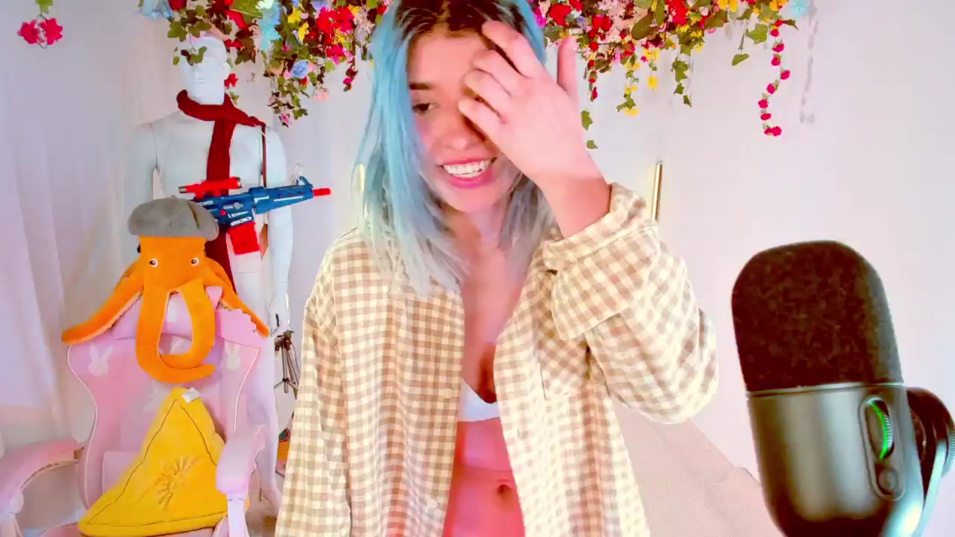 Gallery image thumbnail from Agostinha_Red's myfreecams stream on, 06/16/2024, 23:14 image 18 of 20