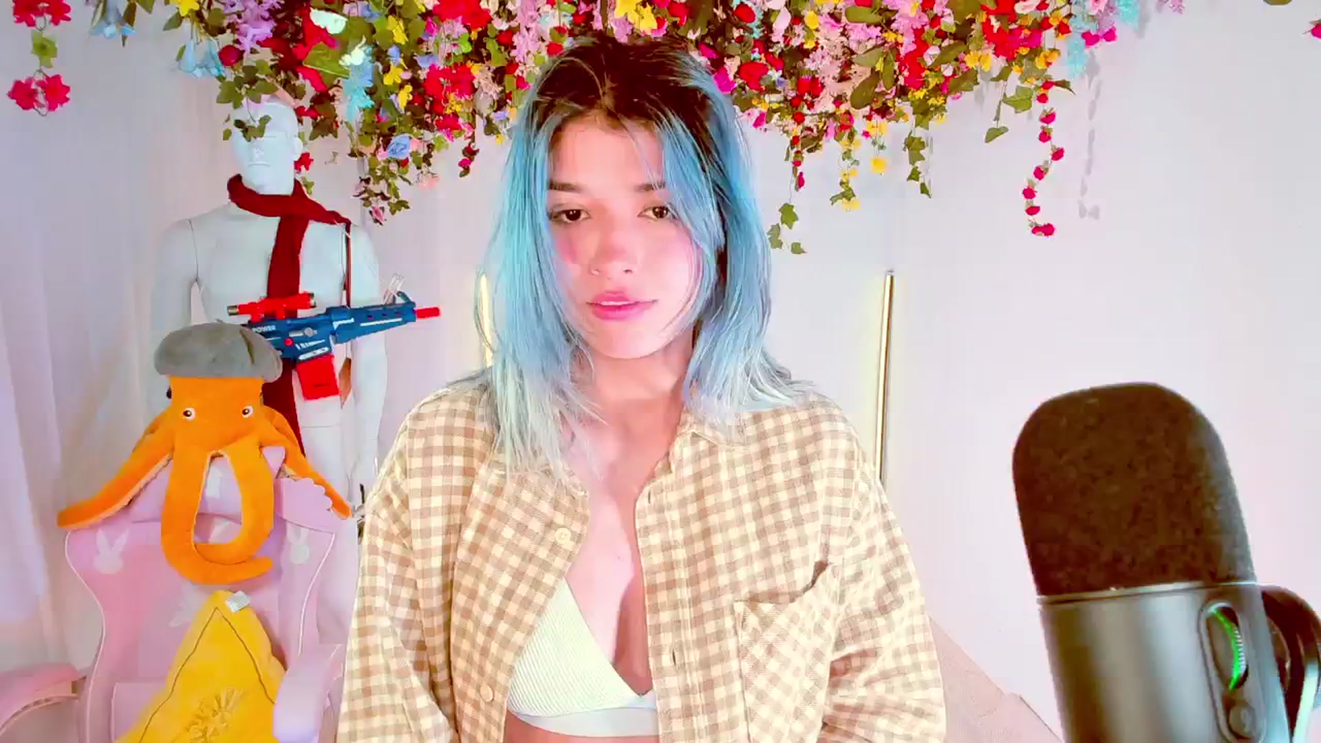 Gallery image thumbnail from Agostinha_Red's myfreecams stream on, 06/16/2024, 23:14 image 2 of 20