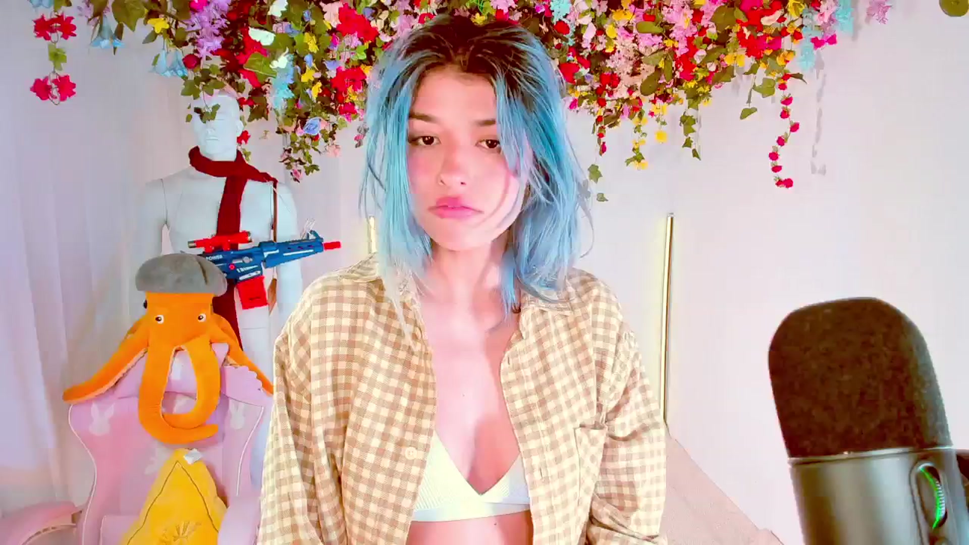 Gallery image thumbnail from Agostinha_Red's myfreecams stream on, 06/16/2024, 23:14 image 10 of 20