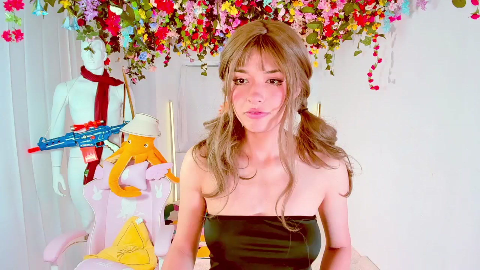 Gallery image thumbnail from Agostinha_Red's myfreecams stream on, 06/24/2024, 21:47 image 9 of 20