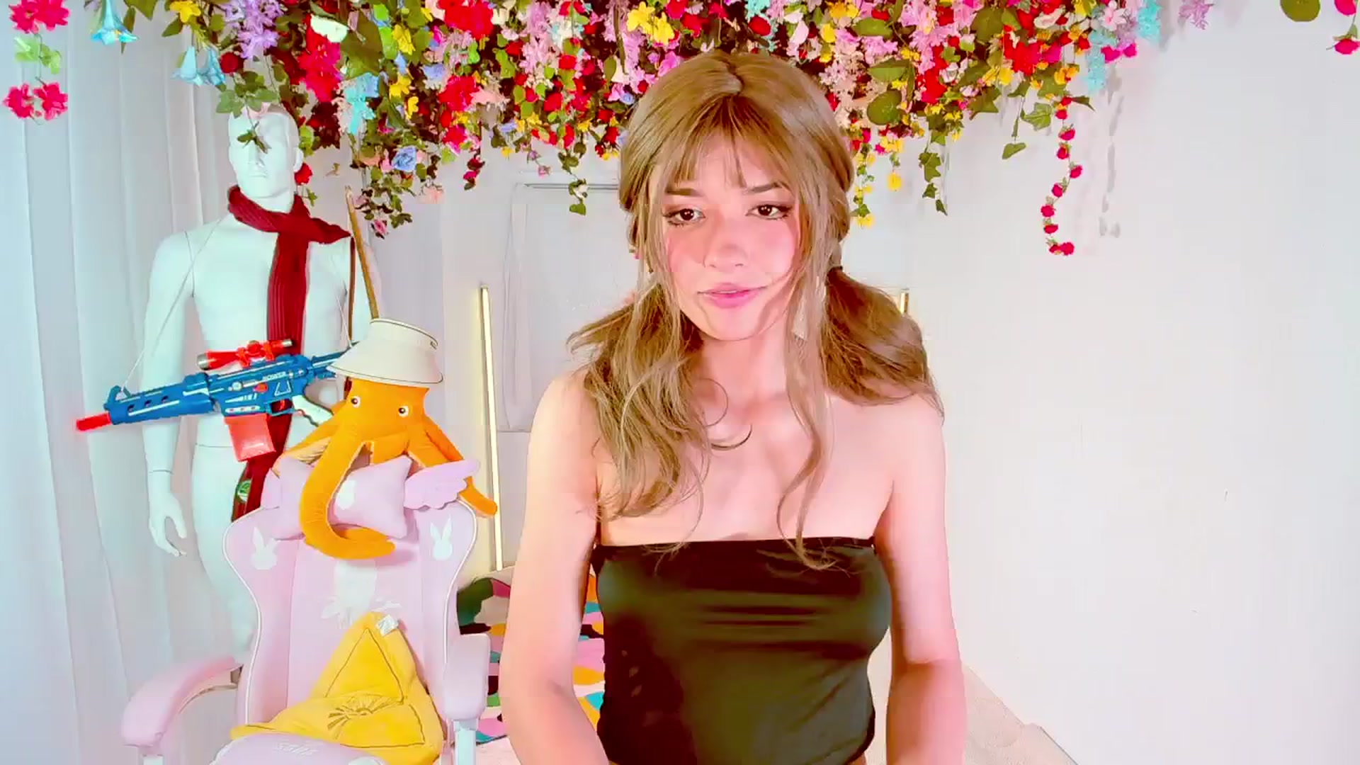 Gallery image thumbnail from Agostinha_Red's myfreecams stream on, 06/24/2024, 21:47 image 7 of 20