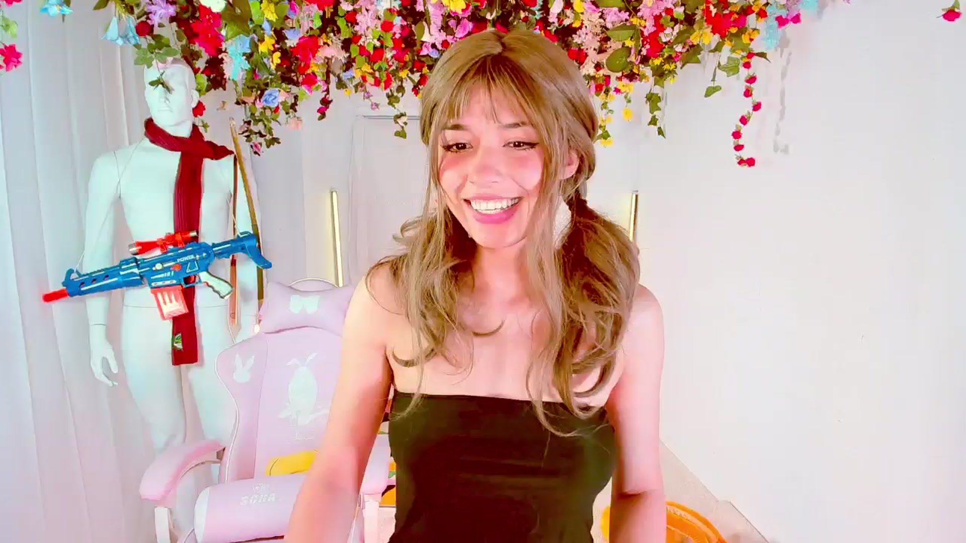 Gallery image thumbnail from Agostinha_Red's myfreecams stream on, 06/24/2024, 22:45 image 6 of 20