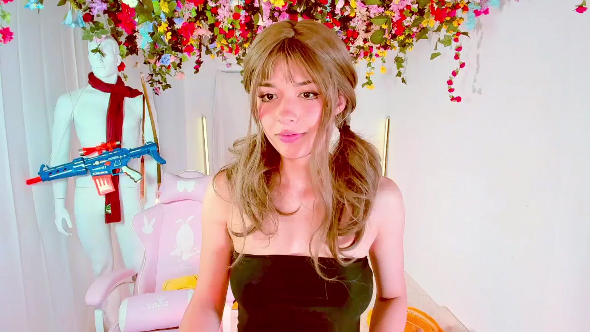 Gallery image thumbnail from Agostinha_Red's myfreecams stream on, 06/24/2024, 22:45 image 4 of 20
