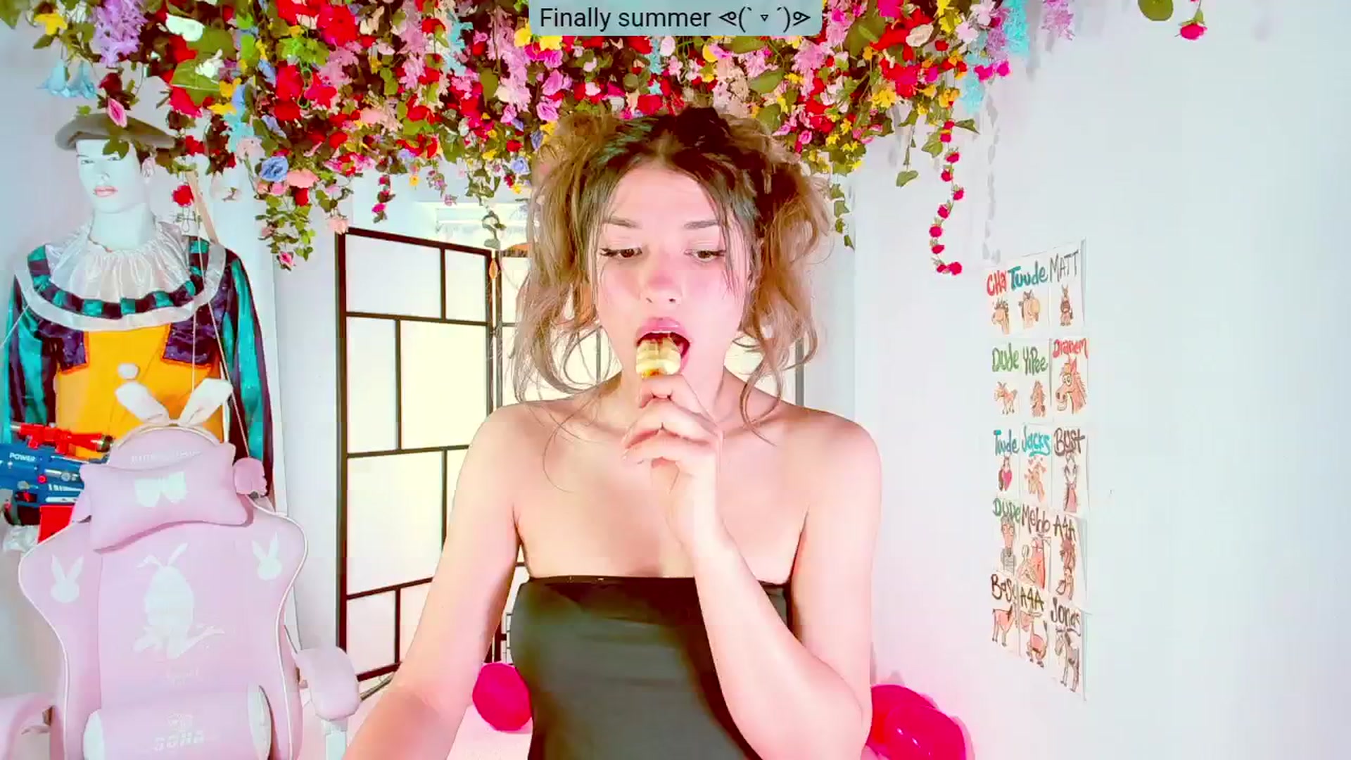 Gallery image thumbnail from Agostinha_Red's myfreecams stream on, 07/29/2024, 14:47 image 14 of 20