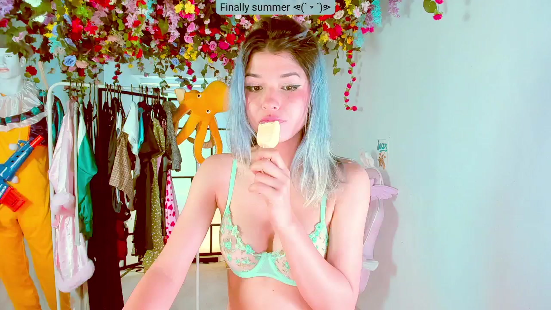 Gallery image thumbnail from Agostinha_Red's myfreecams stream on, 08/12/2024, 18:30 image 10 of 20