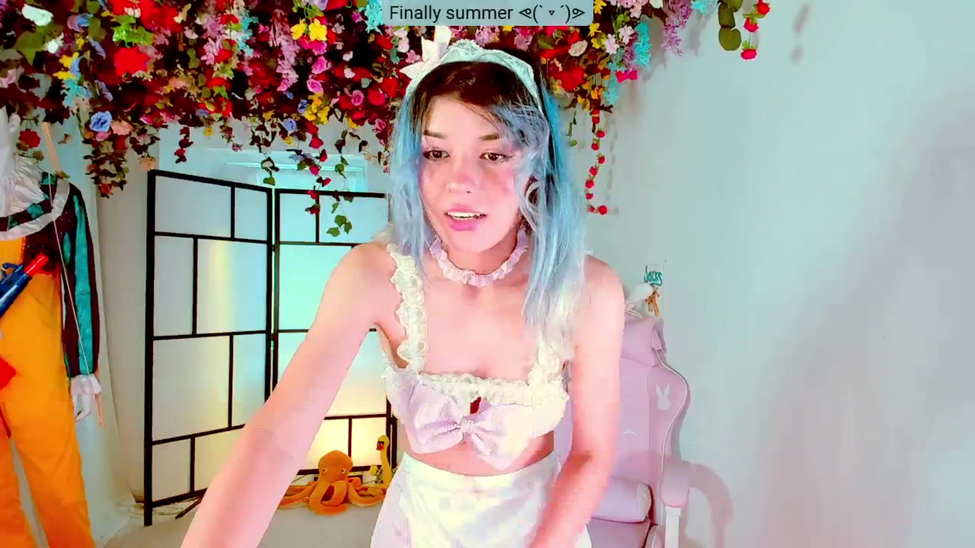 Gallery image thumbnail from Agostinha_Red's myfreecams stream on, 08/15/2024, 18:43 image 10 of 20