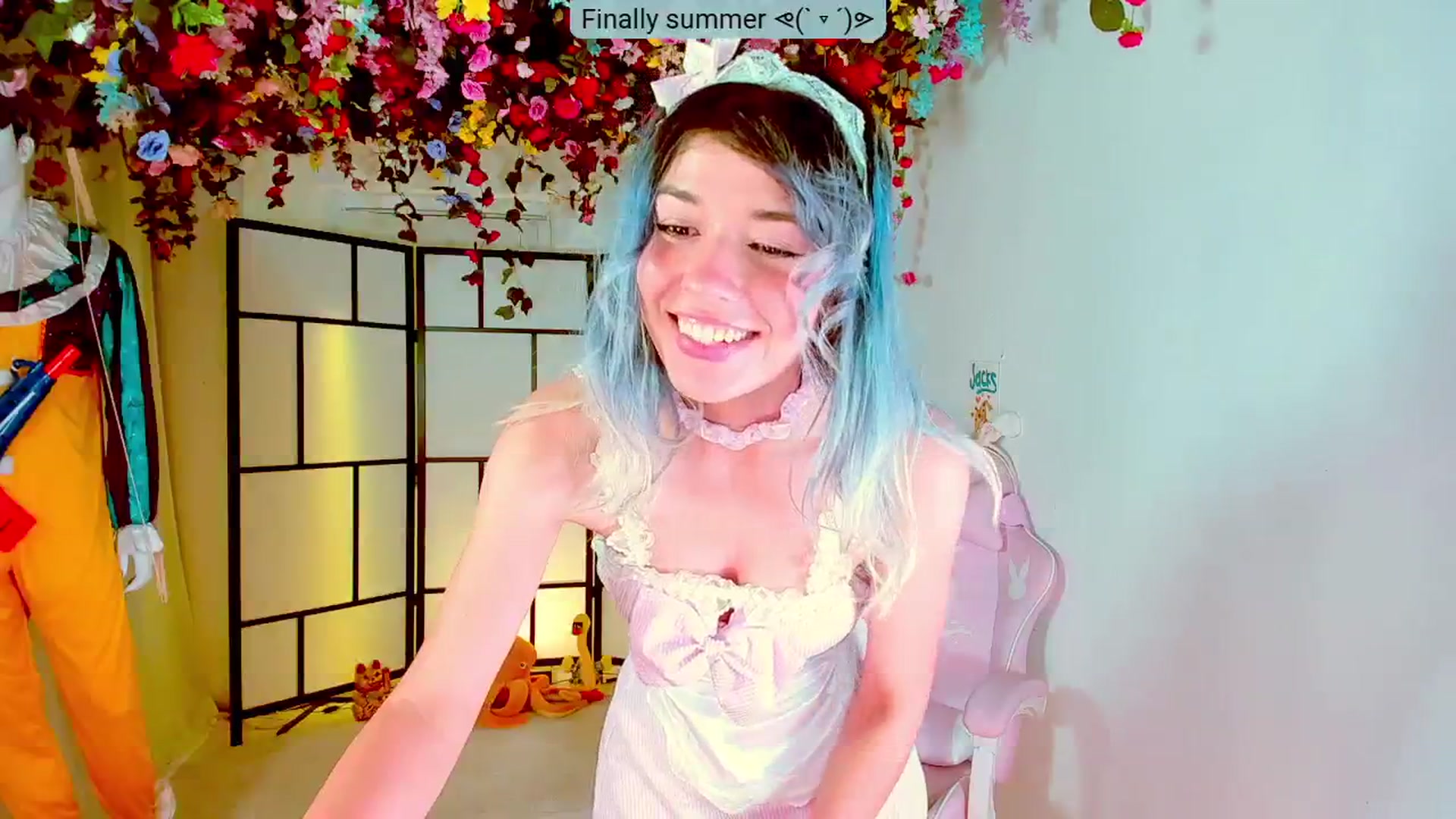 Gallery image thumbnail from Agostinha_Red's myfreecams stream on, 08/15/2024, 21:14 image 14 of 20