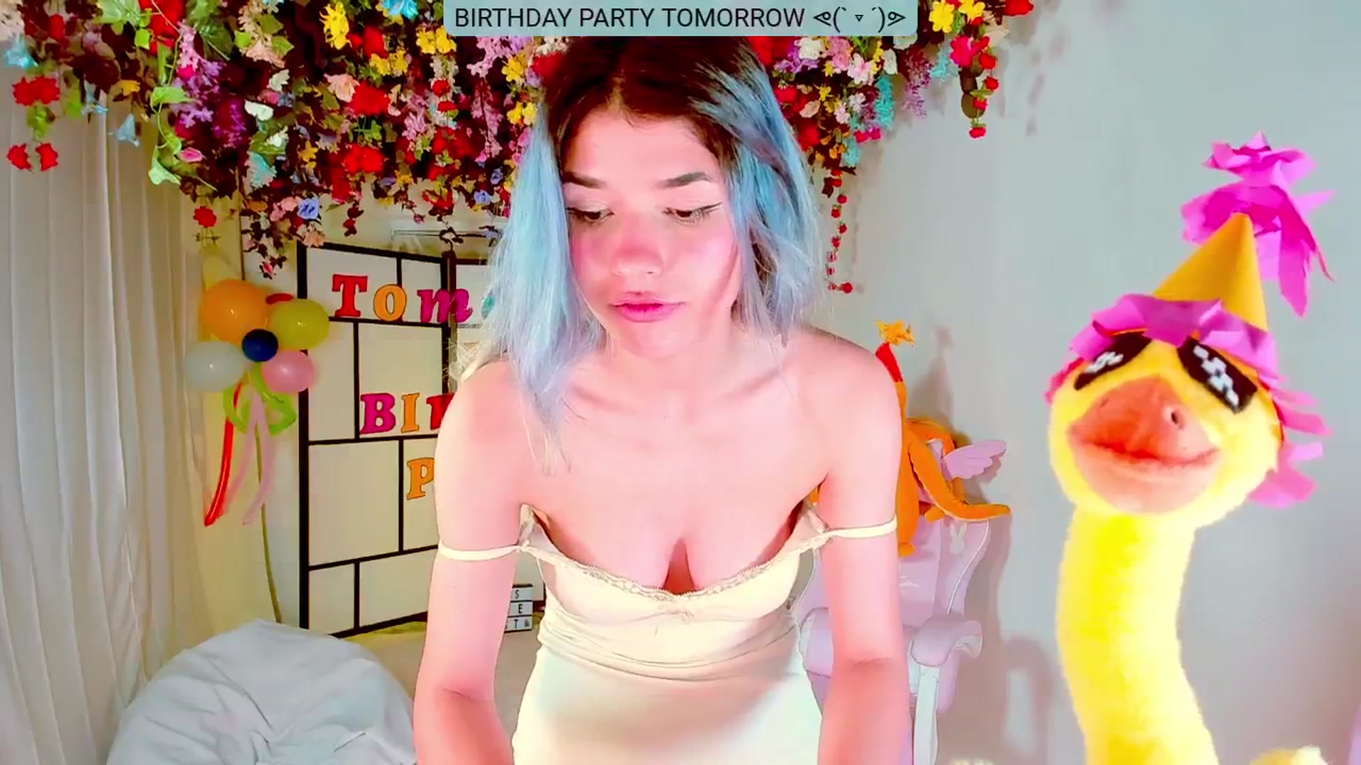 Gallery image thumbnail from Agostinha_Red's myfreecams stream on, 08/31/2024, 22:38 image 15 of 20