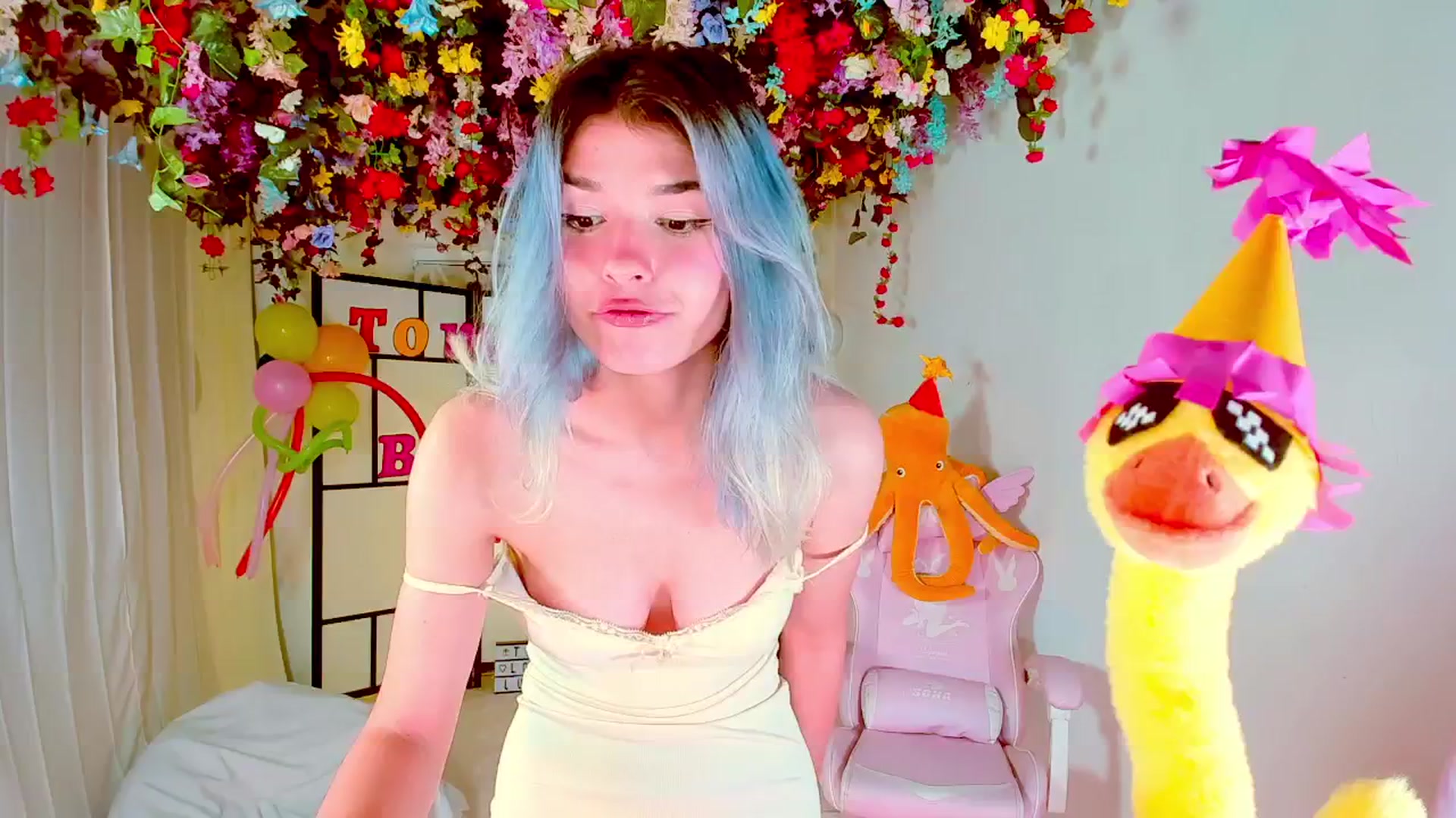 Gallery image thumbnail from Agostinha_Red's myfreecams stream on, 08/31/2024, 23:34 image 1 of 20