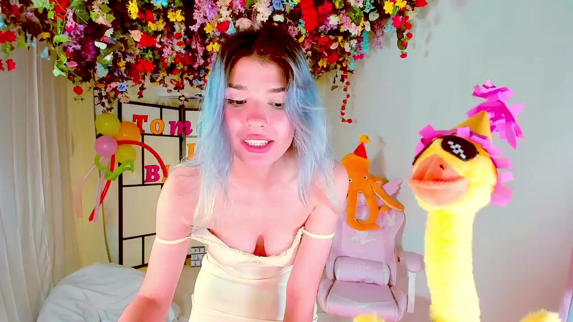 Gallery image thumbnail from Agostinha_Red's myfreecams stream on, 08/31/2024, 23:34 image 16 of 20