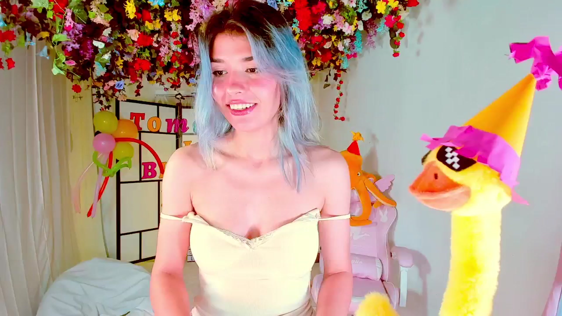 Gallery image thumbnail from Agostinha_Red's myfreecams stream on, 08/31/2024, 23:34 image 8 of 20