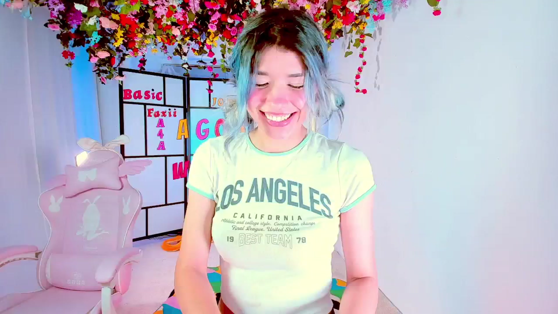 Gallery image thumbnail from Agostinha_Red's myfreecams stream on, 09/09/2024, 23:06 image 17 of 20