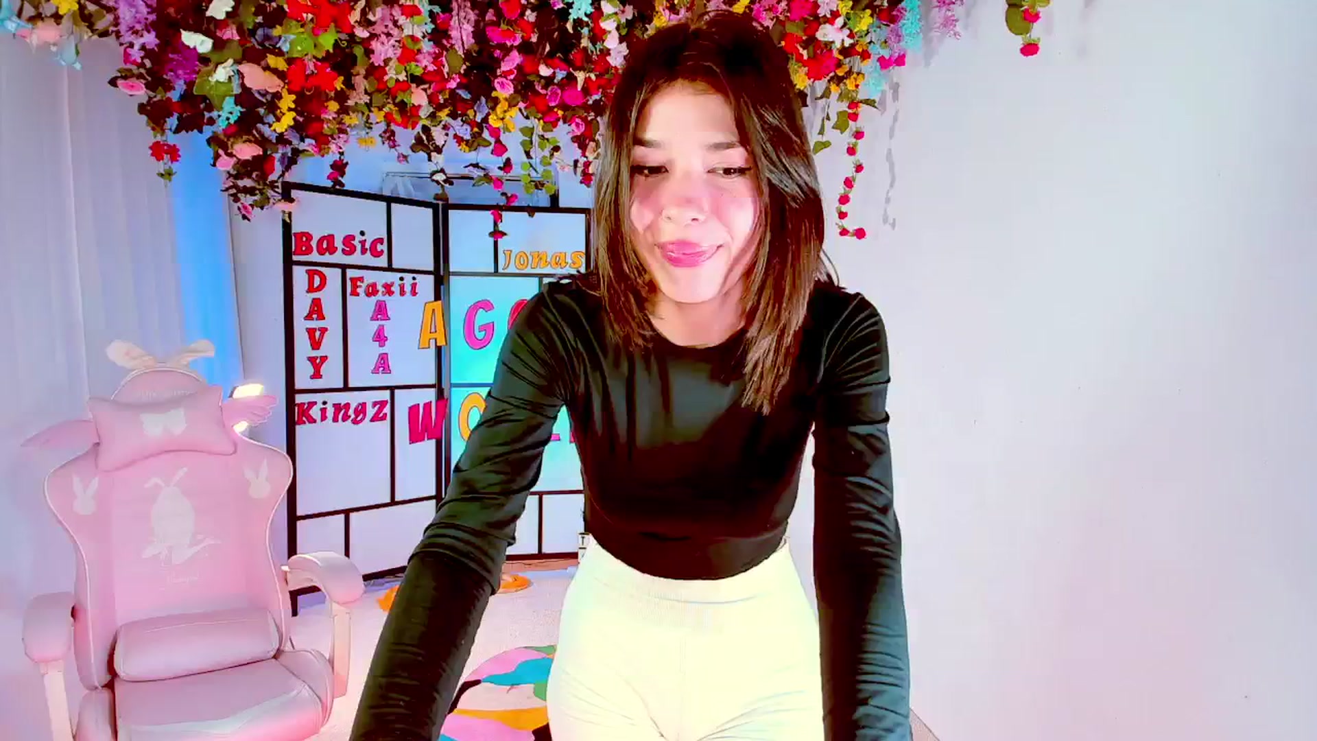 Gallery image thumbnail from Agostinha_Red's myfreecams stream on, 09/13/2024, 02:21 image 18 of 20