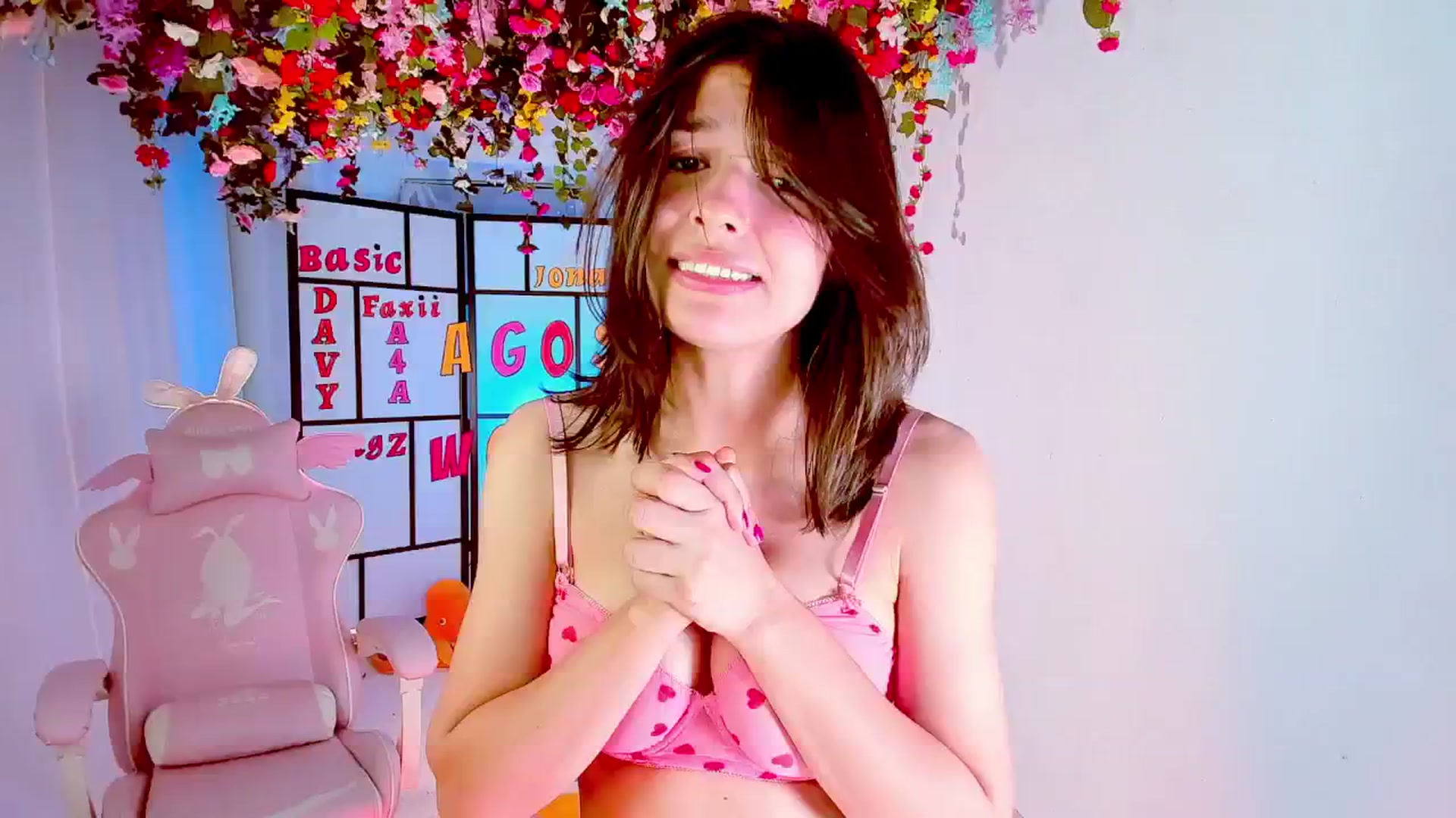 Gallery image thumbnail from Agostinha_Red's myfreecams stream on, 09/18/2024, 04:20 image 19 of 20