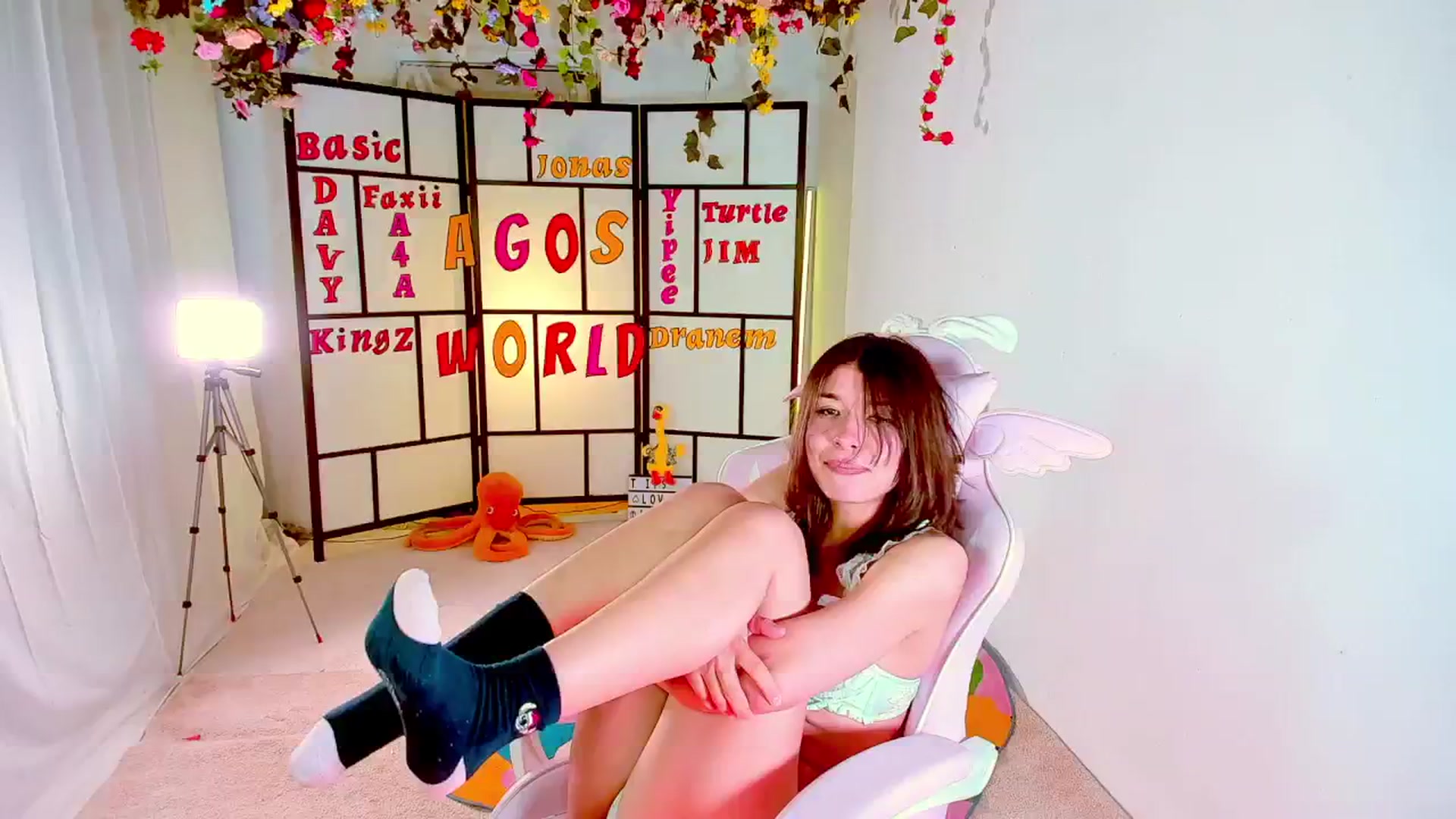 Gallery image thumbnail from Agostinha_Red's myfreecams stream on, 09/23/2024, 18:45 image 15 of 20