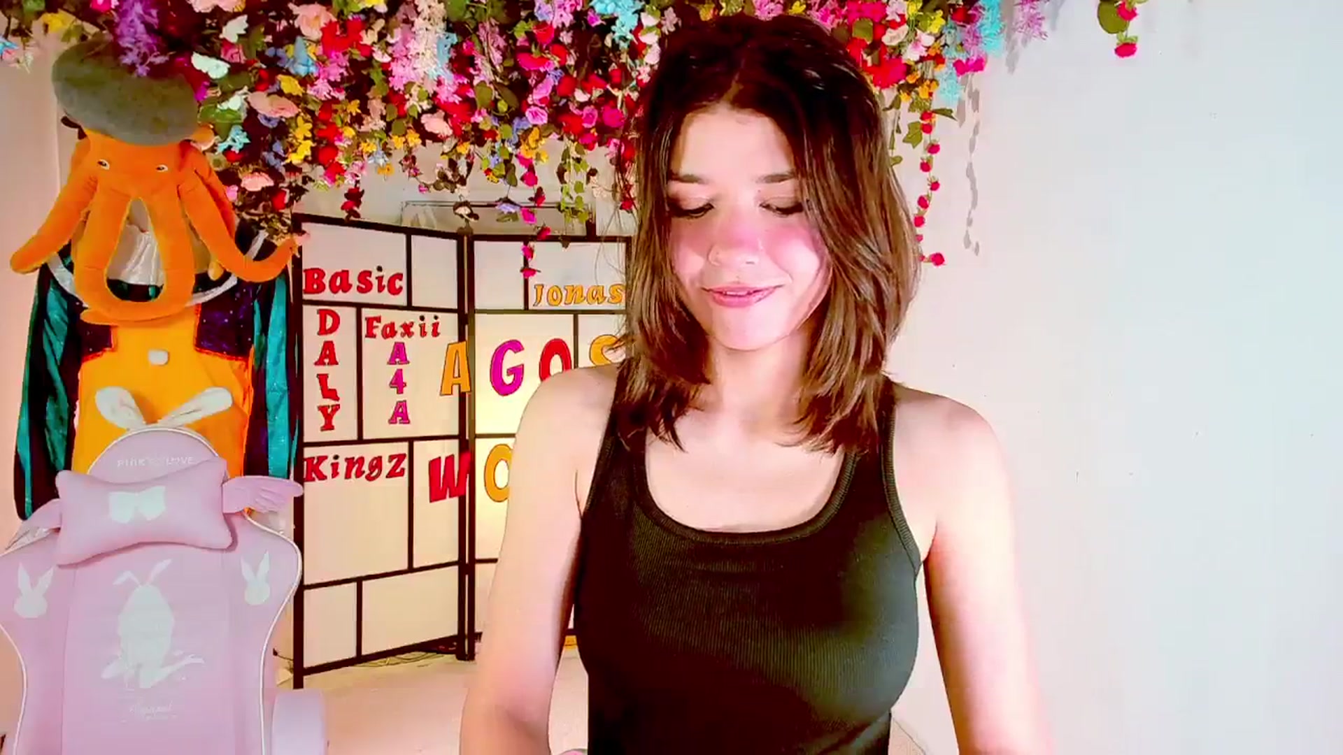 Gallery image thumbnail from Agostinha_Red's myfreecams stream on, 09/27/2024, 18:11 image 15 of 20