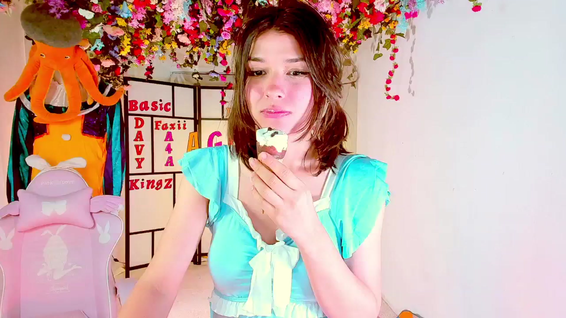 Gallery image thumbnail from Agostinha_Red's myfreecams stream on, 09/28/2024, 17:00 image 2 of 20