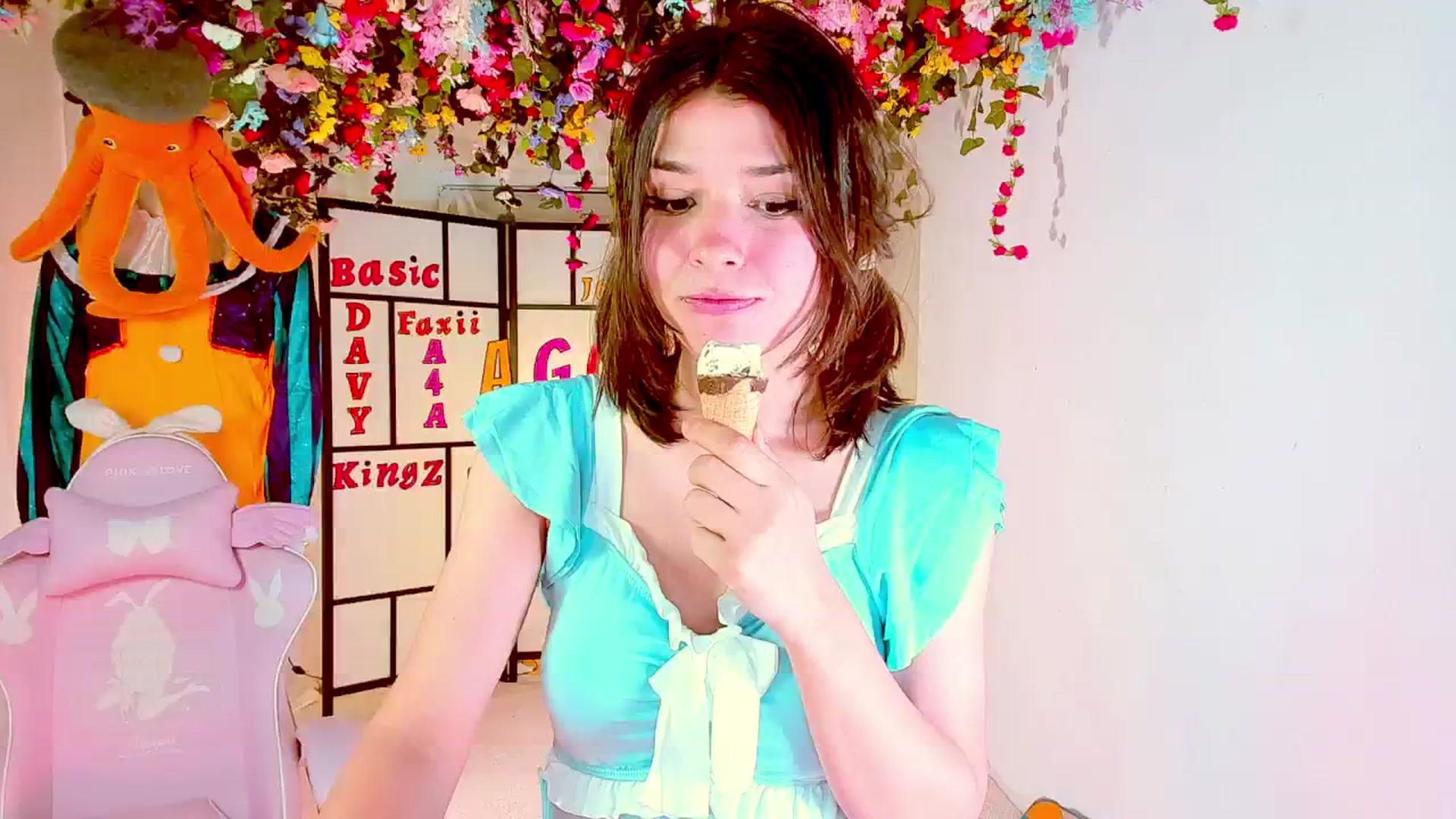 Gallery image thumbnail from Agostinha_Red's myfreecams stream on, 09/28/2024, 17:00 image 4 of 20