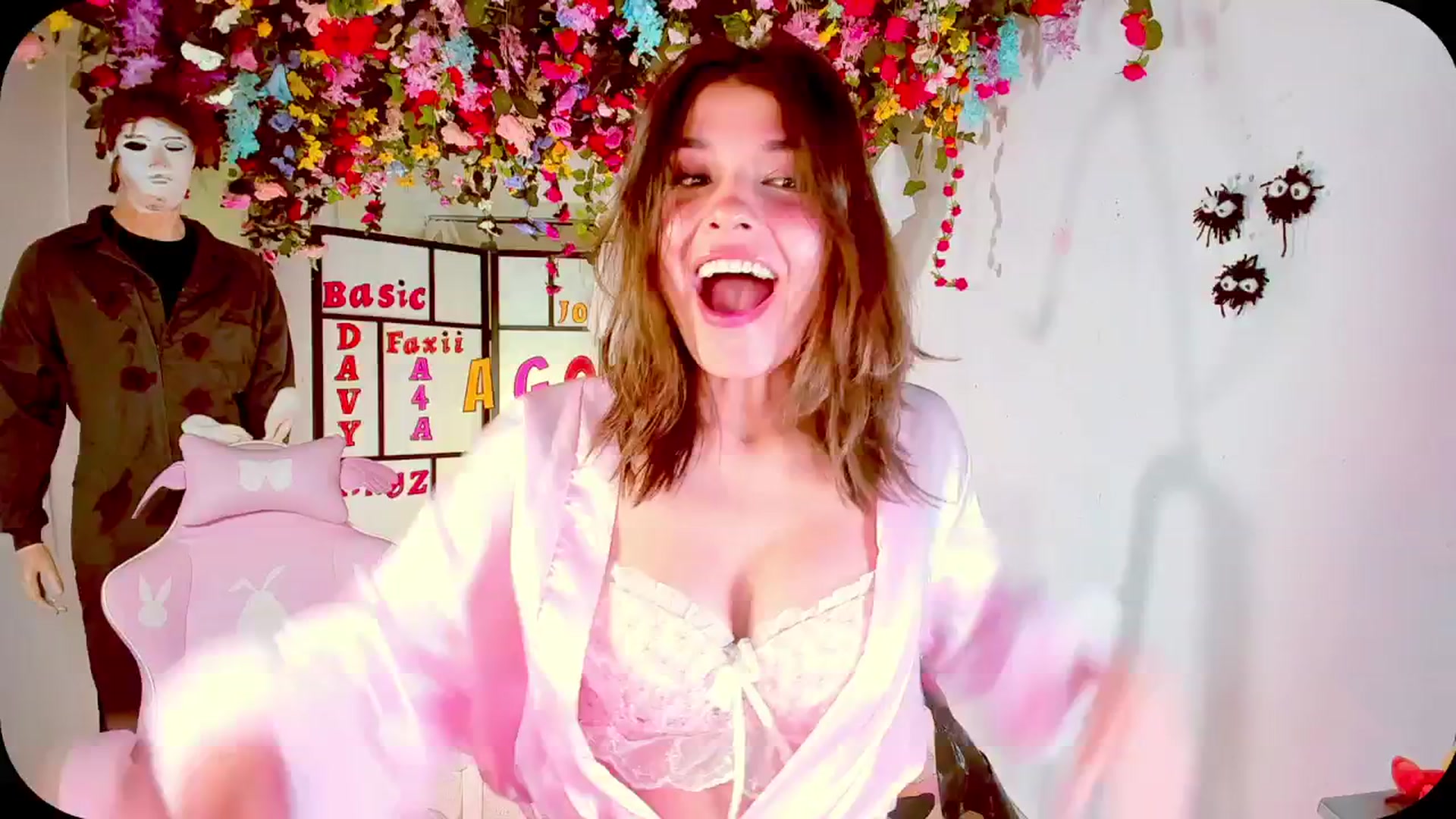 Gallery image thumbnail from Agostinha_Red's myfreecams stream on, 10/25/2024, 21:57 image 12 of 20