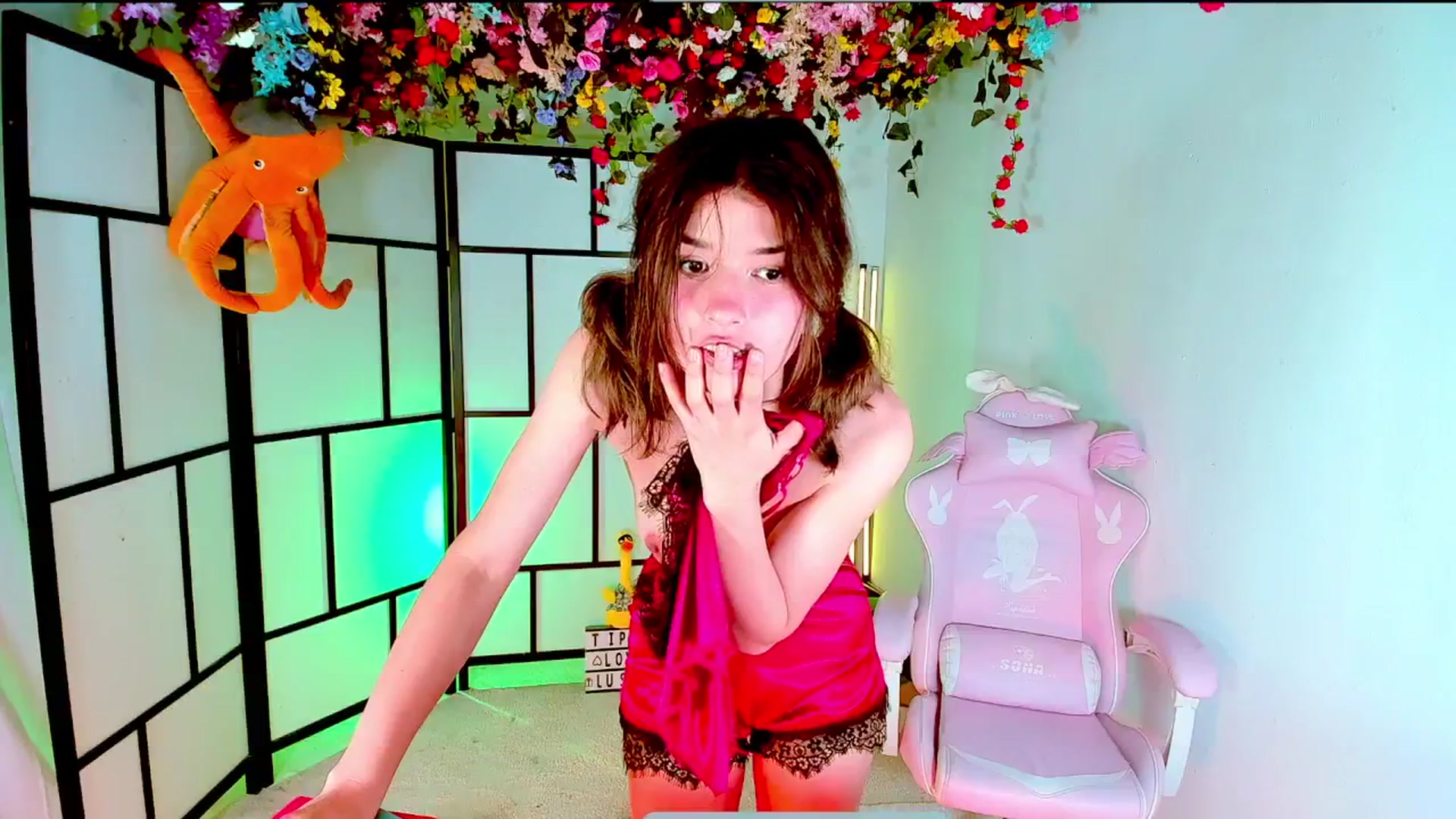 Gallery image thumbnail from Agostinha_Red's myfreecams stream on, 11/06/2024, 21:01 image 19 of 20