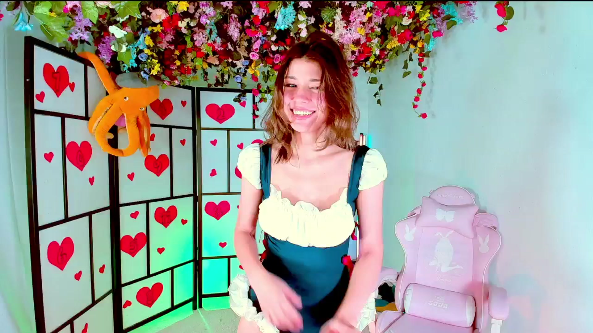 Gallery image thumbnail from Agostinha_Red's myfreecams stream on, 11/19/2024, 16:34 image 4 of 20