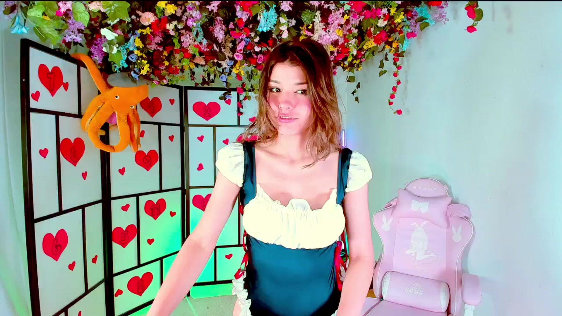 Gallery image thumbnail from Agostinha_Red's myfreecams stream on, 11/19/2024, 16:34 image 19 of 20