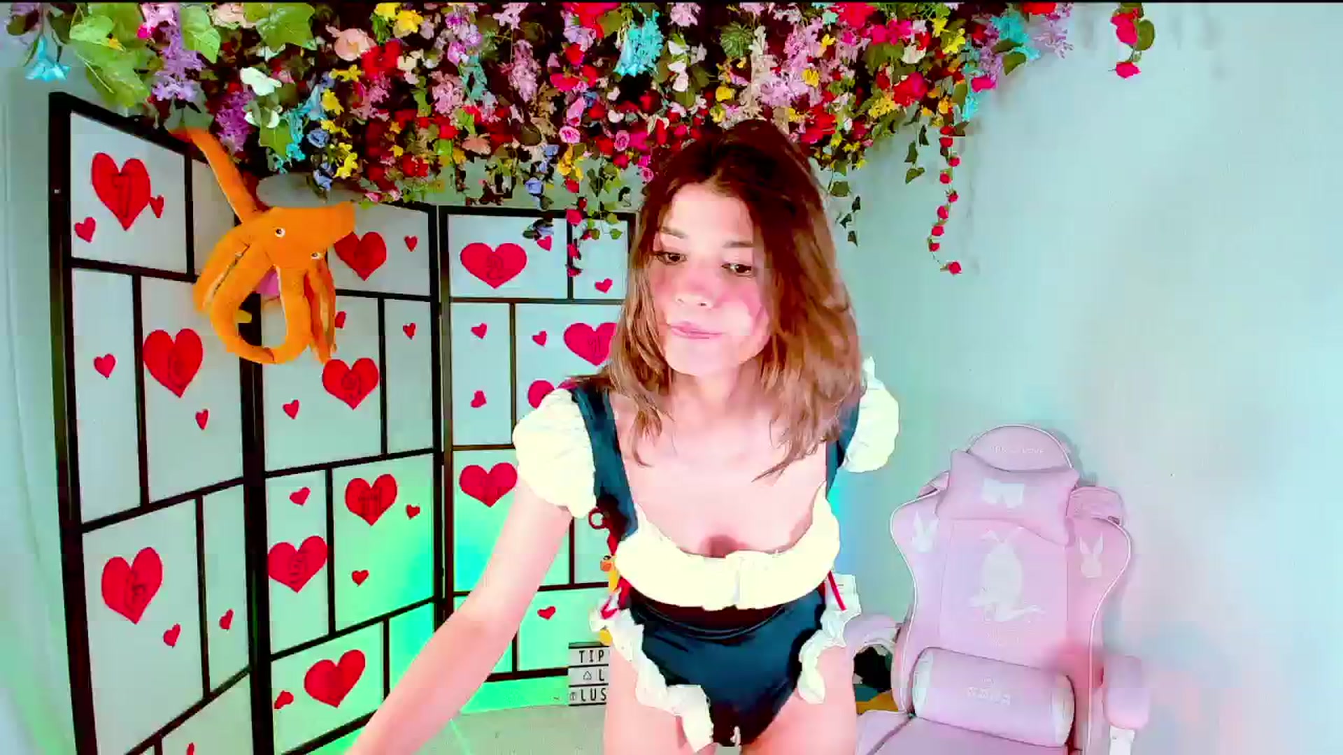 Gallery image thumbnail from Agostinha_Red's myfreecams stream on, 11/19/2024, 16:34 image 17 of 20