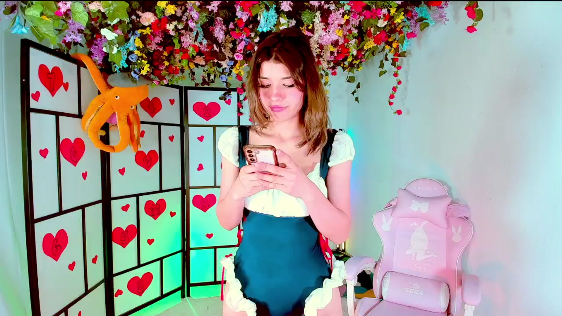 Gallery image thumbnail from Agostinha_Red's myfreecams stream on, 11/19/2024, 16:59 image 17 of 20
