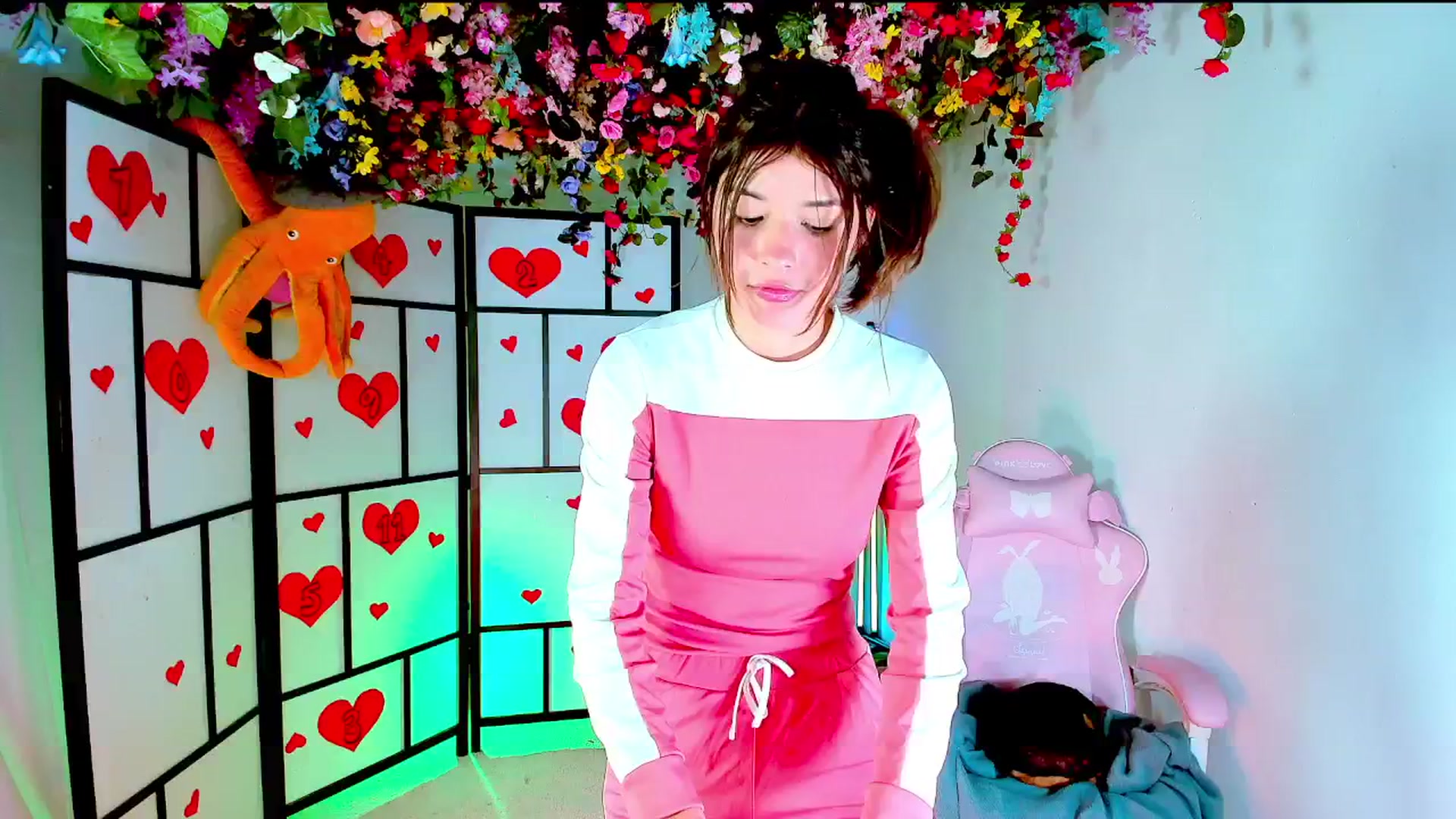Gallery image thumbnail from Agostinha_Red's myfreecams stream on, 11/22/2024, 16:38 image 8 of 20