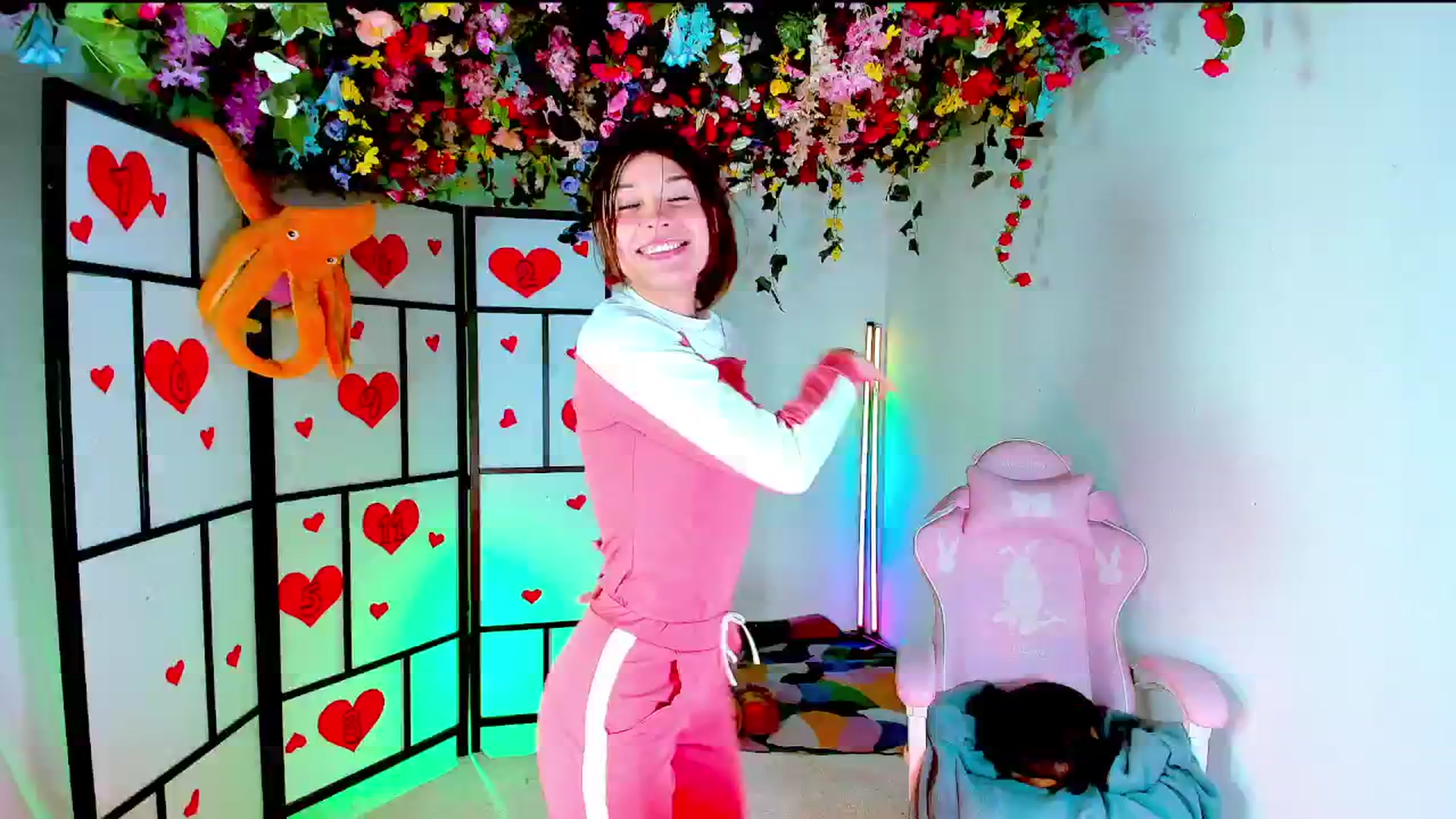 Gallery image thumbnail from Agostinha_Red's myfreecams stream on, 11/22/2024, 16:38 image 12 of 20