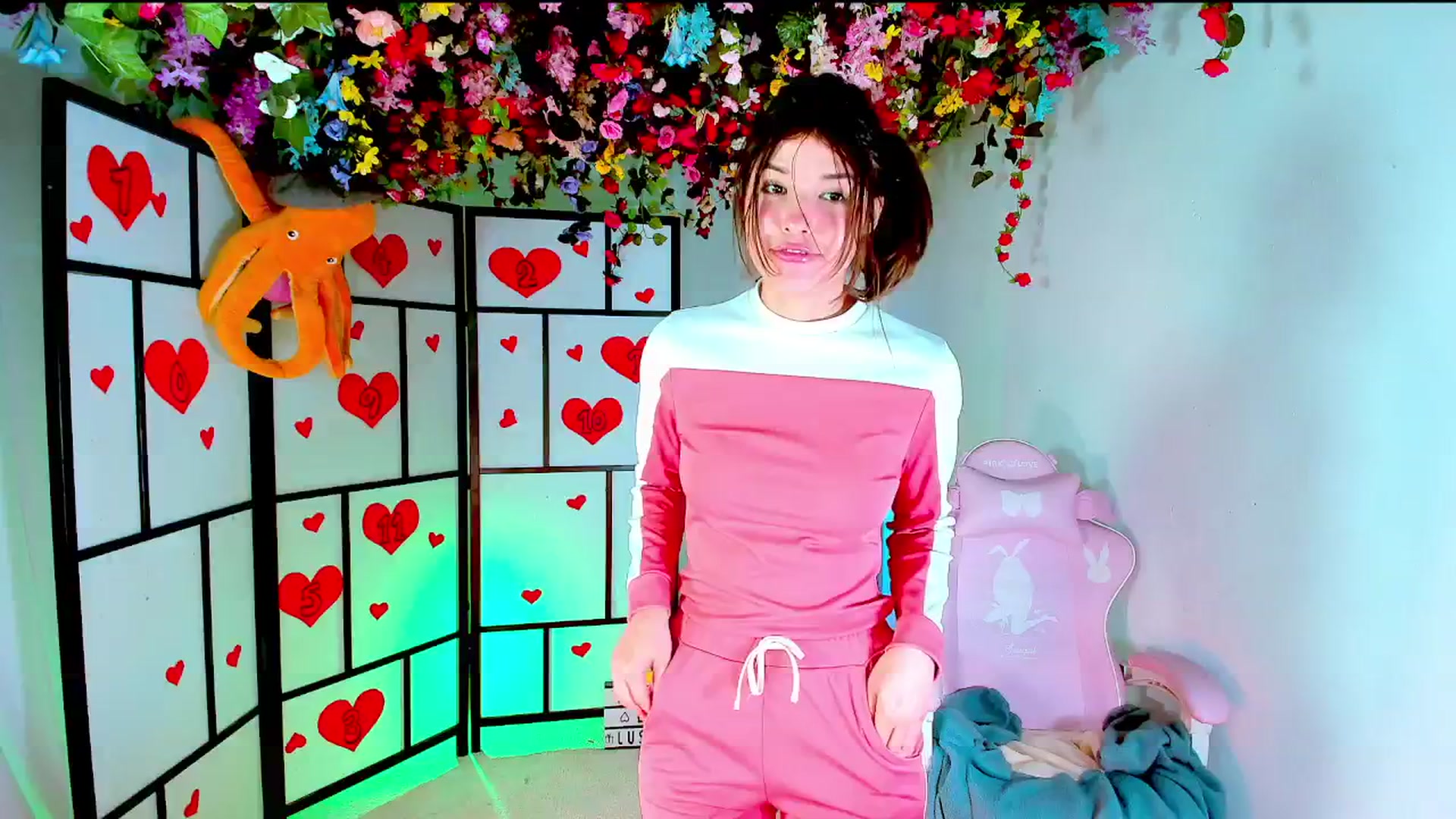 Gallery image thumbnail from Agostinha_Red's myfreecams stream on, 11/22/2024, 16:38 image 19 of 20