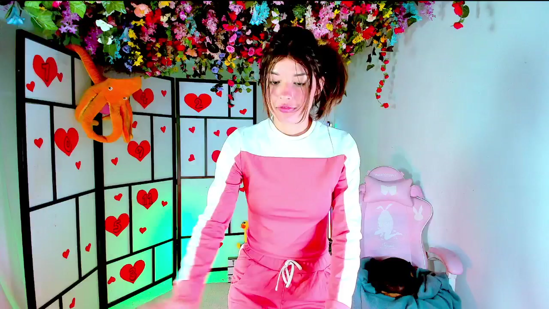 Gallery image thumbnail from Agostinha_Red's myfreecams stream on, 11/22/2024, 16:38 image 11 of 20