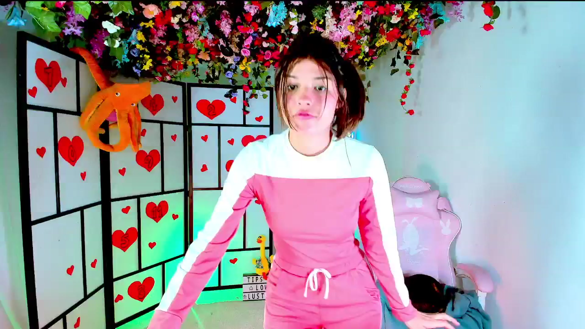 Gallery image thumbnail from Agostinha_Red's myfreecams stream on, 11/22/2024, 16:38 image 15 of 20