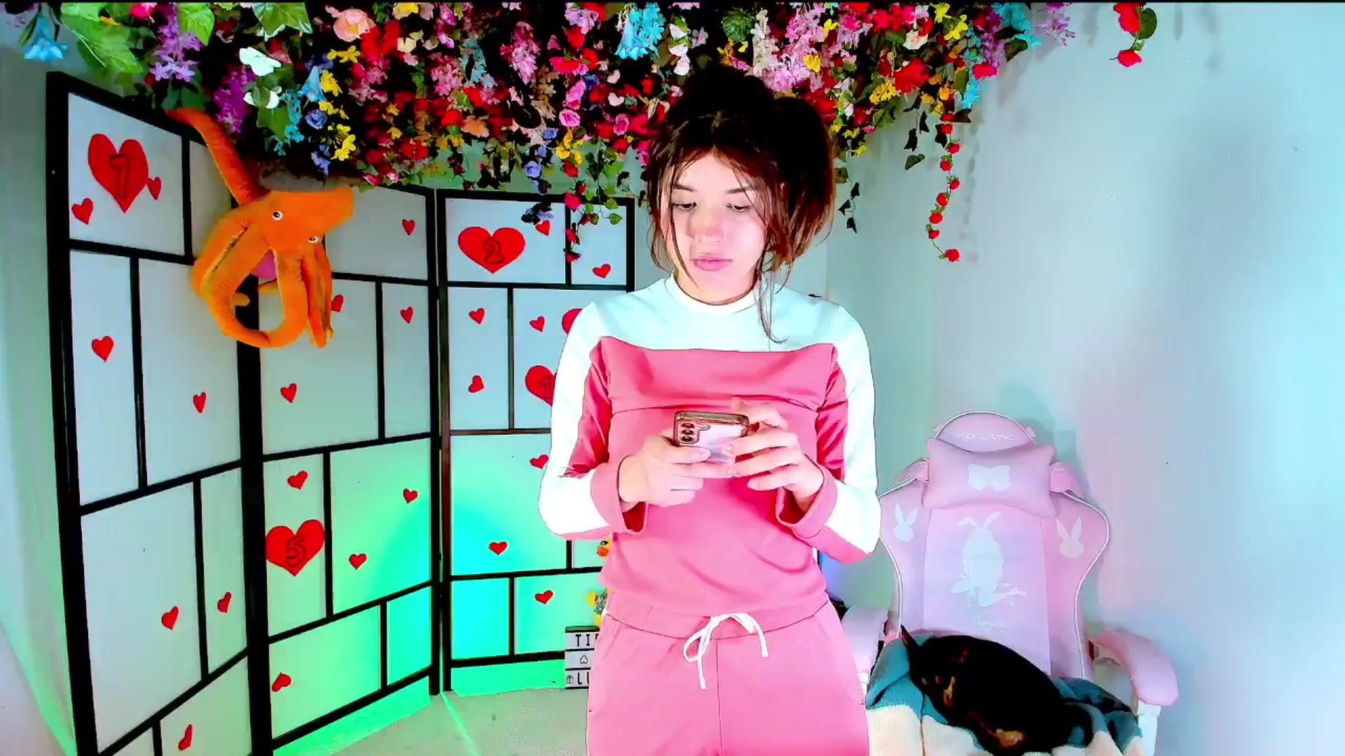 Gallery image thumbnail from Agostinha_Red's myfreecams stream on, 11/22/2024, 18:11 image 17 of 20