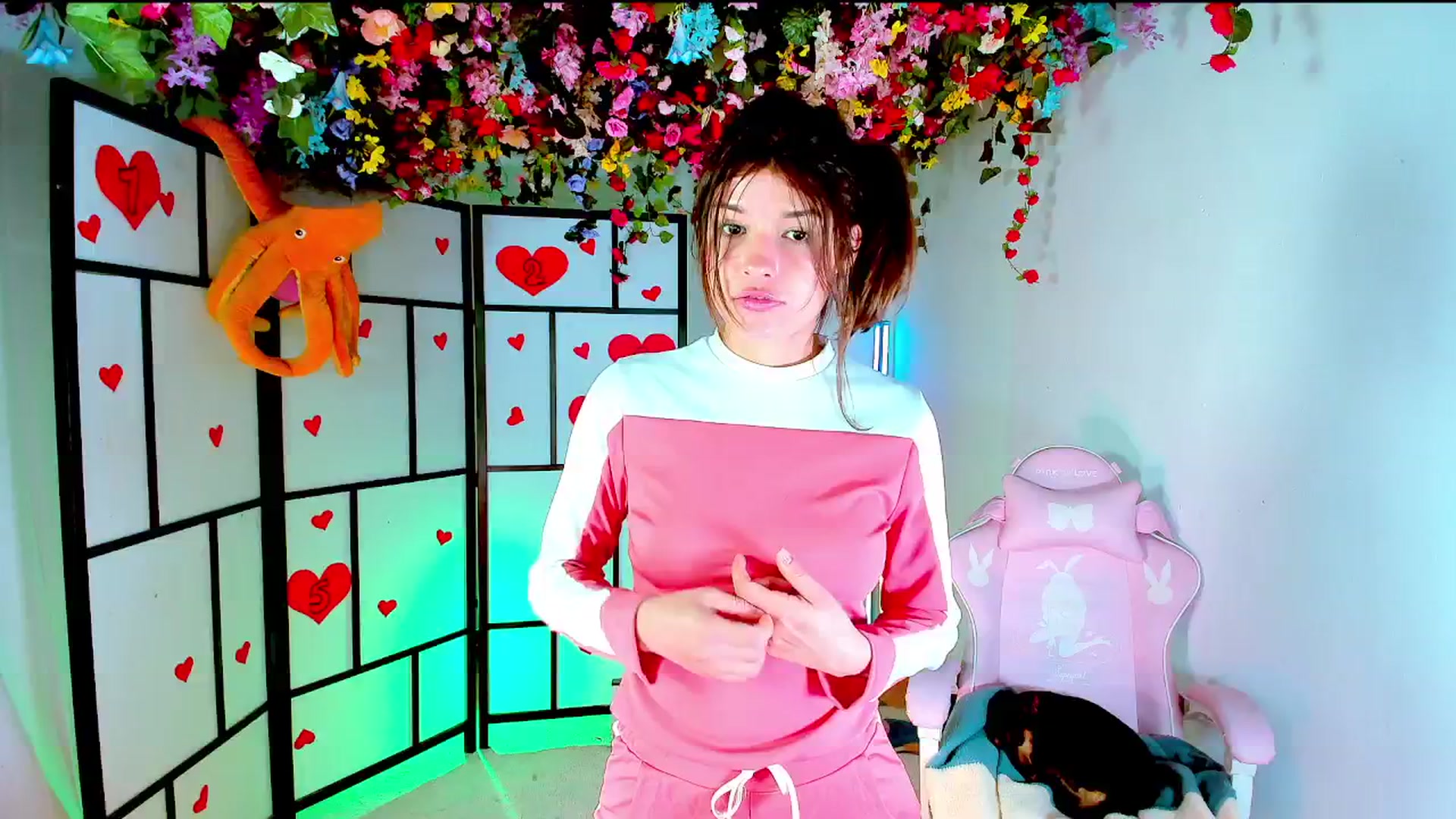 Gallery image thumbnail from Agostinha_Red's myfreecams stream on, 11/22/2024, 18:11 image 18 of 20