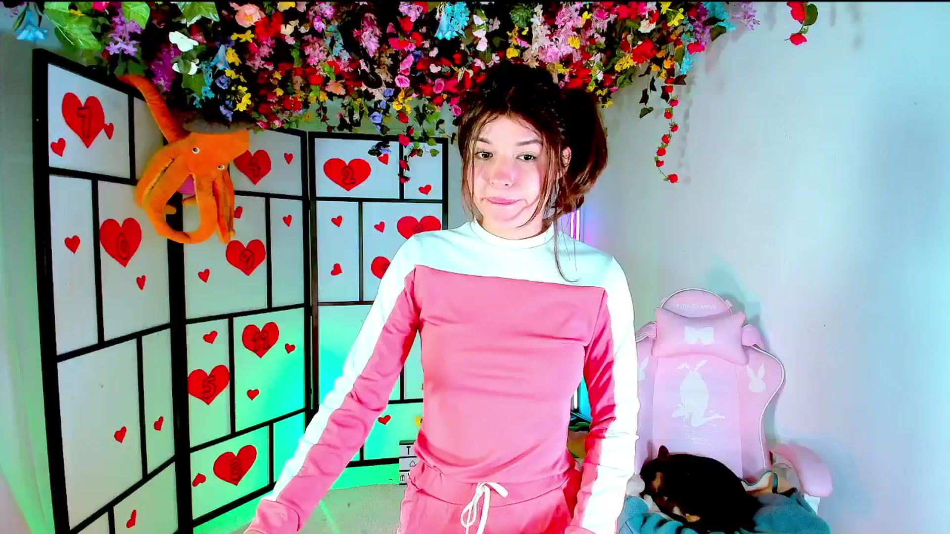 Gallery image thumbnail from Agostinha_Red's myfreecams stream on, 11/22/2024, 18:11 image 4 of 20