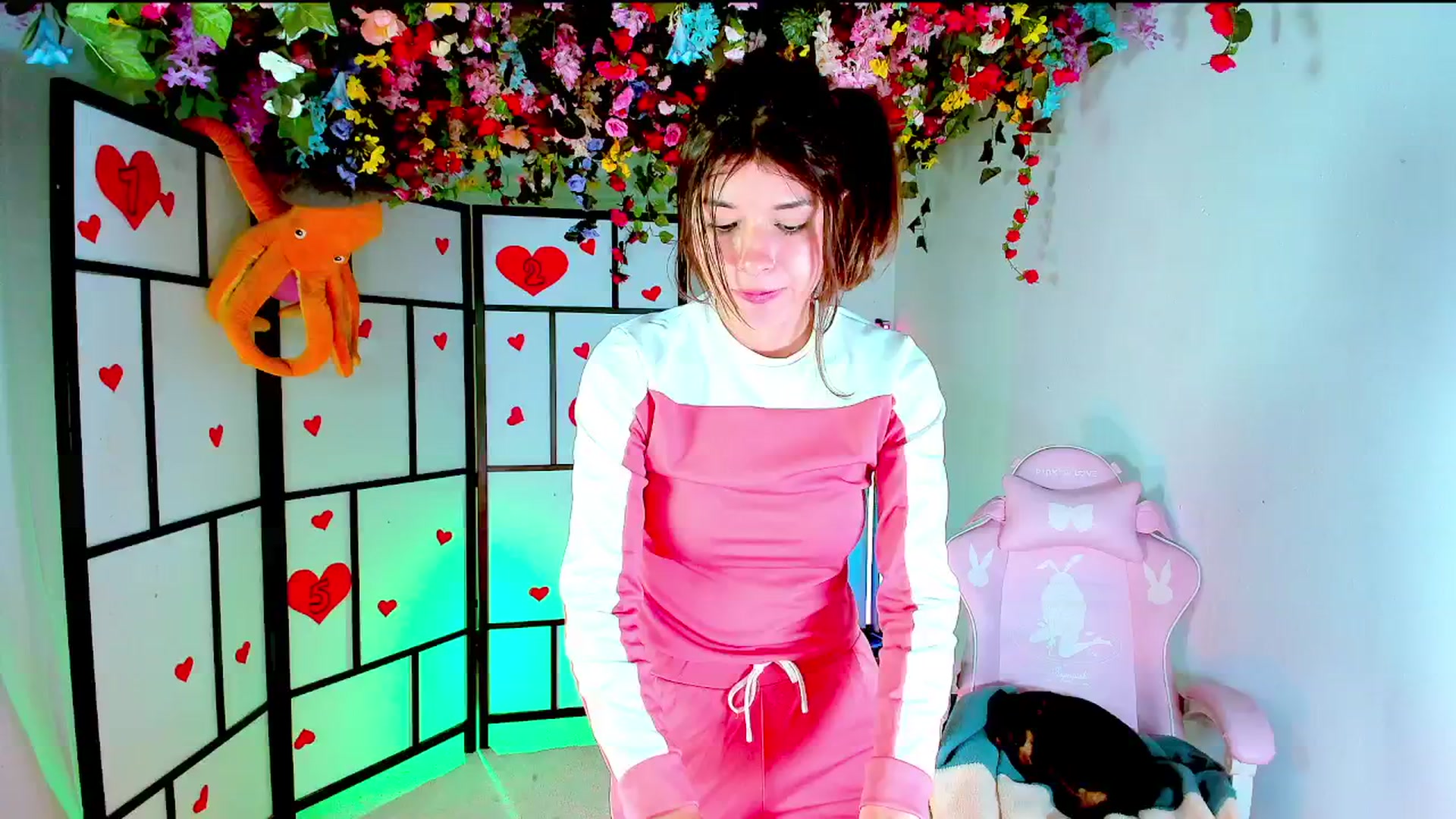 Gallery image thumbnail from Agostinha_Red's myfreecams stream on, 11/22/2024, 18:11 image 19 of 20